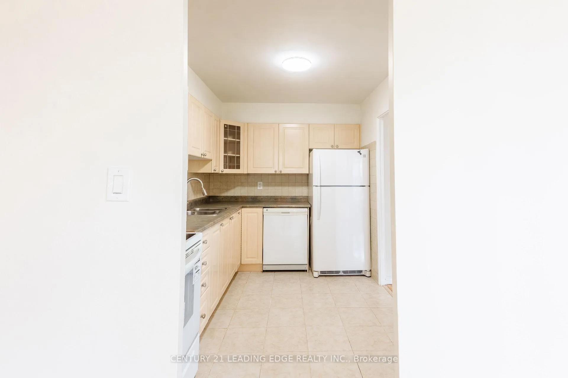 Photo 15 of Unit 815, 10 Edgecliffe Golfway, Toronto, Flemingdon Park — HOMEH