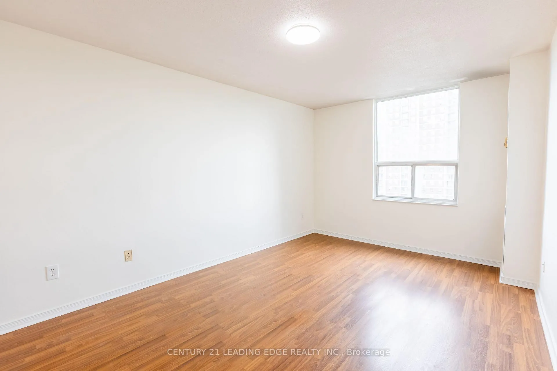 Photo 17 of Unit 815, 10 Edgecliffe Golfway, Toronto, Flemingdon Park — HOMEH