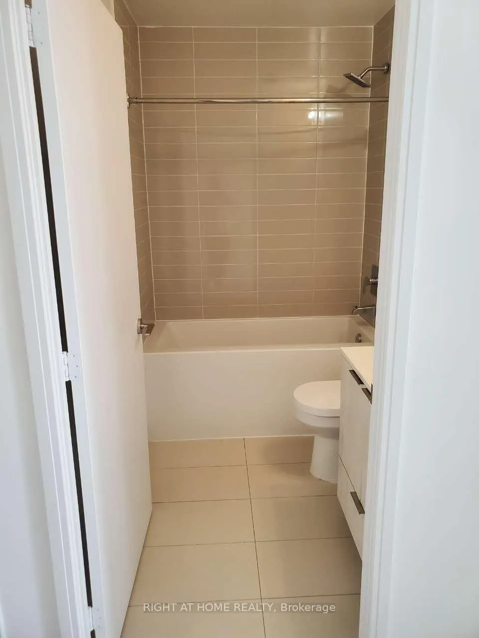 Photo 8 of Unit 607, 181 Dundas Street E, Toronto, Church-Yonge Corridor — HOMEH
