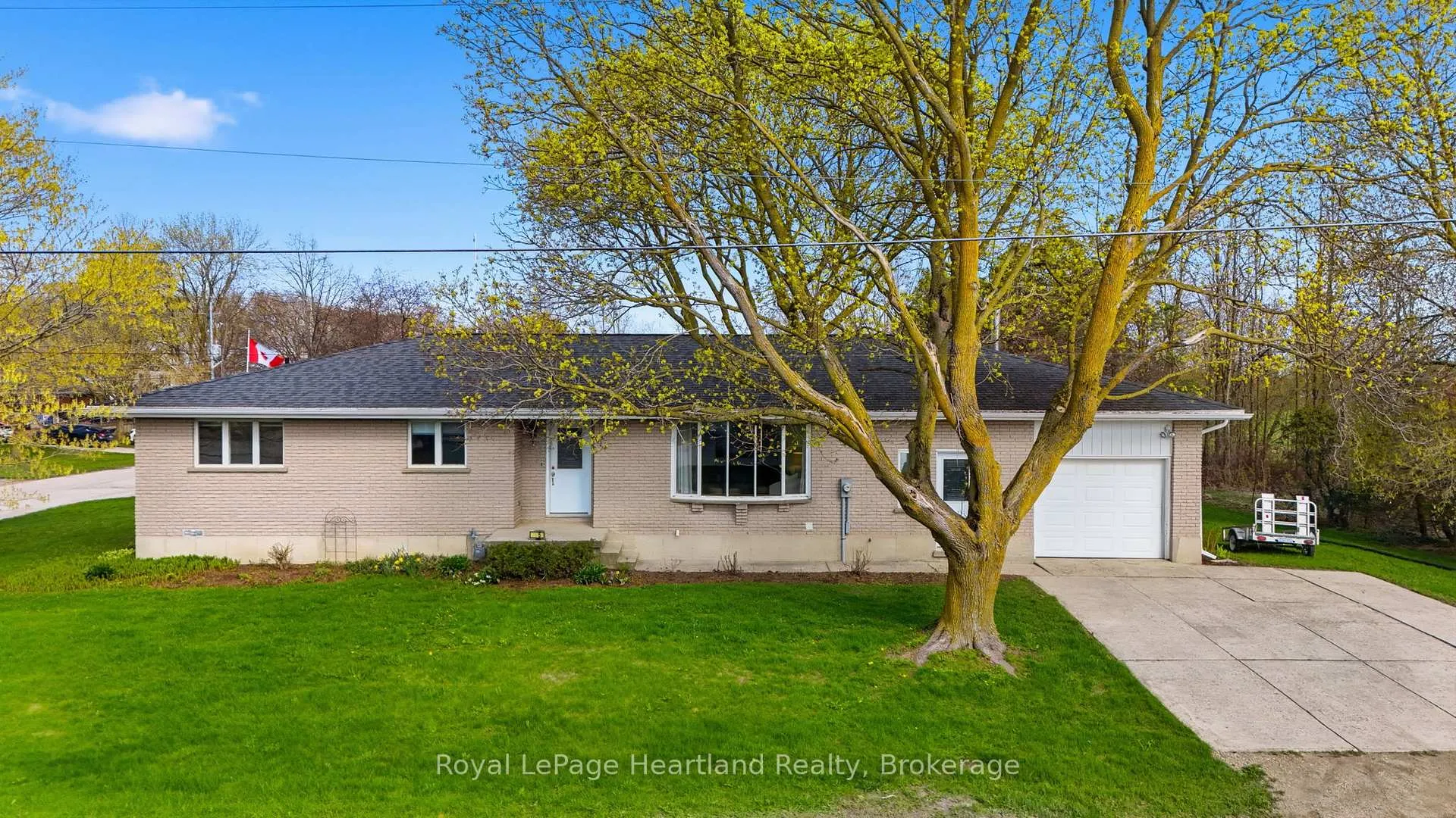 Photo 2 of 85 William Street E, Minto — HOMEH