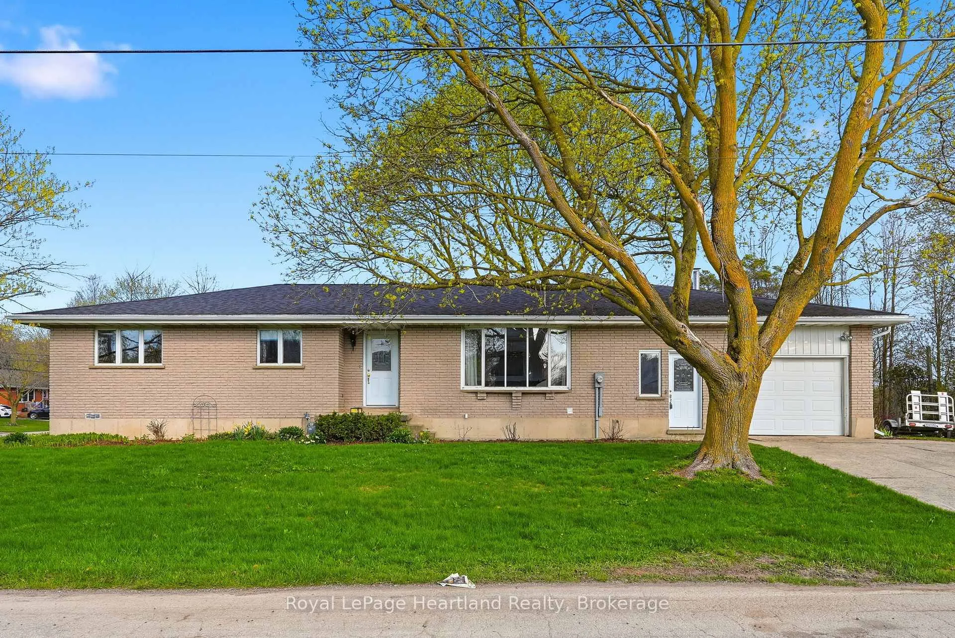 Photo 3 of 85 William Street E, Minto — HOMEH