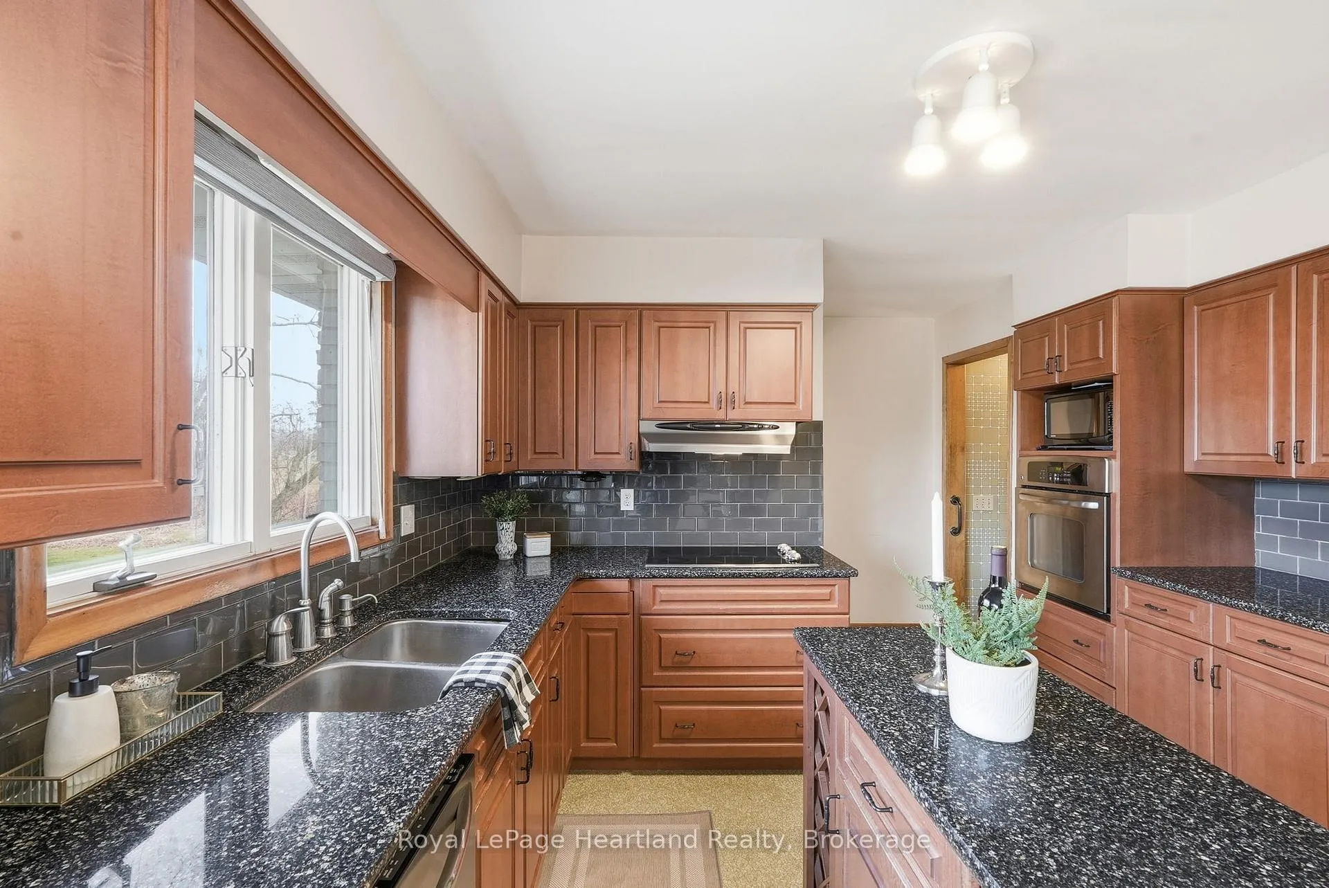 Photo 13 of 85 William Street E, Minto — HOMEH