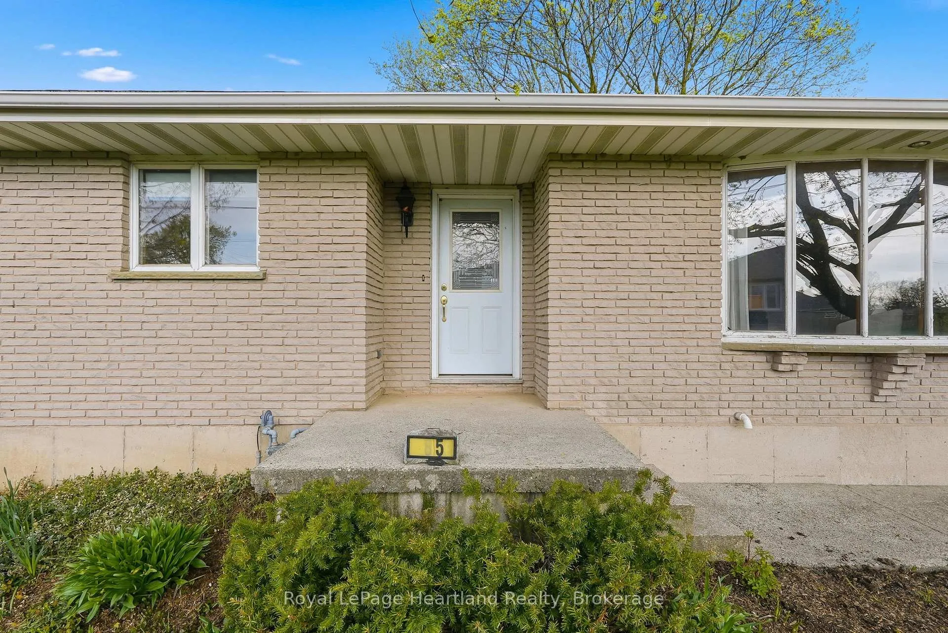 Photo 44 of 85 William Street E, Minto — HOMEH