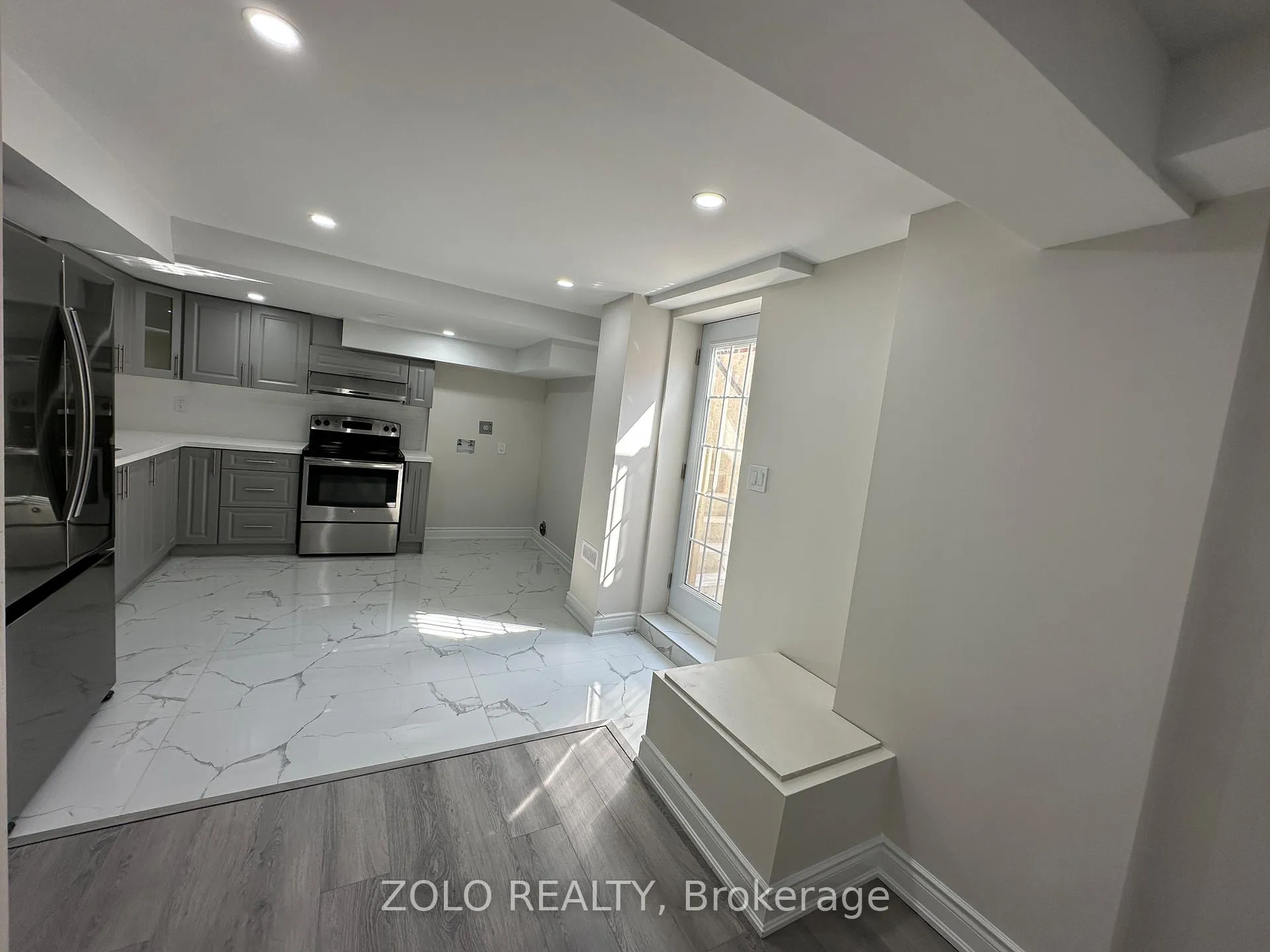 Photo 2 of 24 Wildhorse Lane, Brampton, Sandringham-Wellington — HOMEH