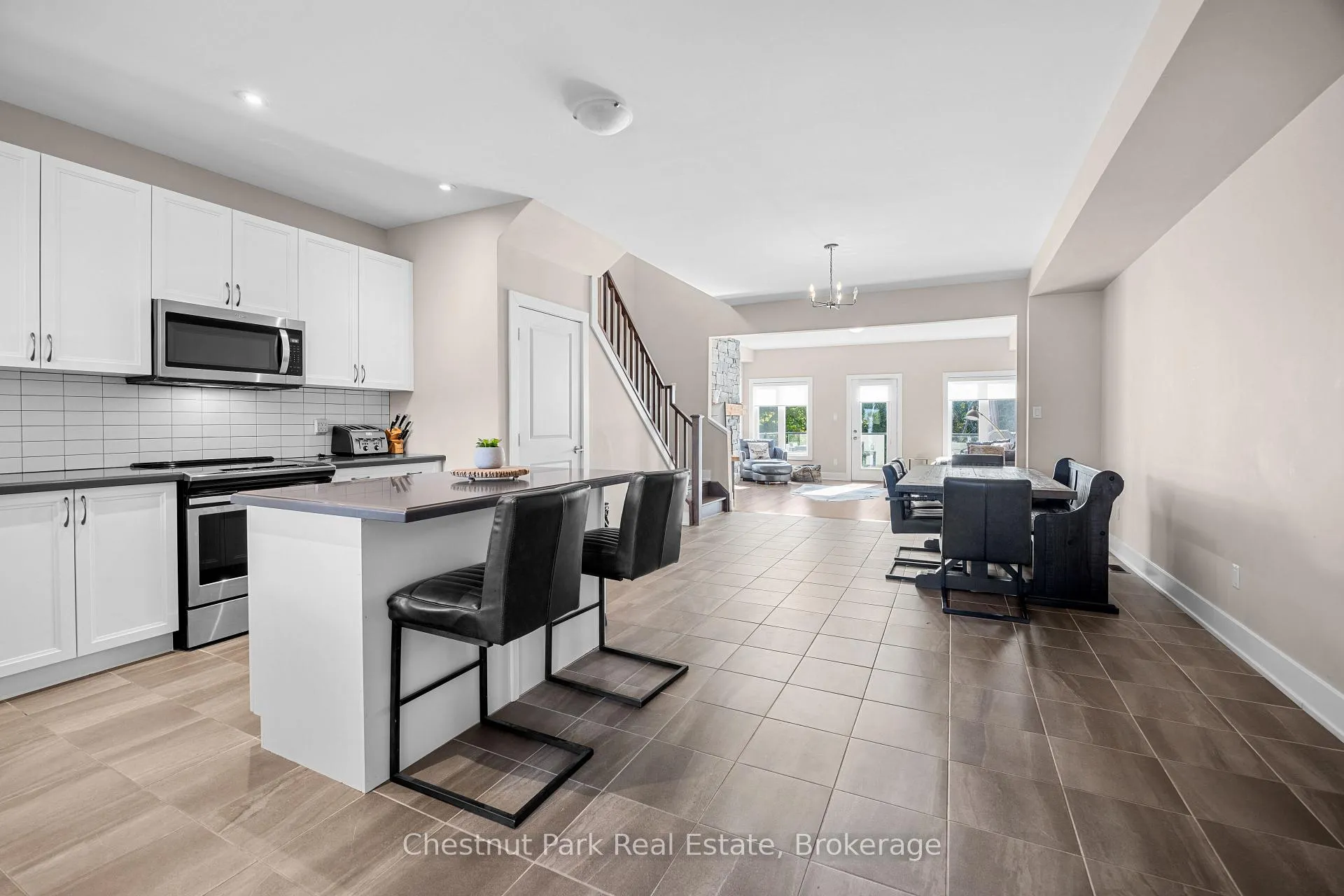 Photo 3 of 45 Rockmount Crescent, Gravenhurst, Muskoka (S) — HOMEH