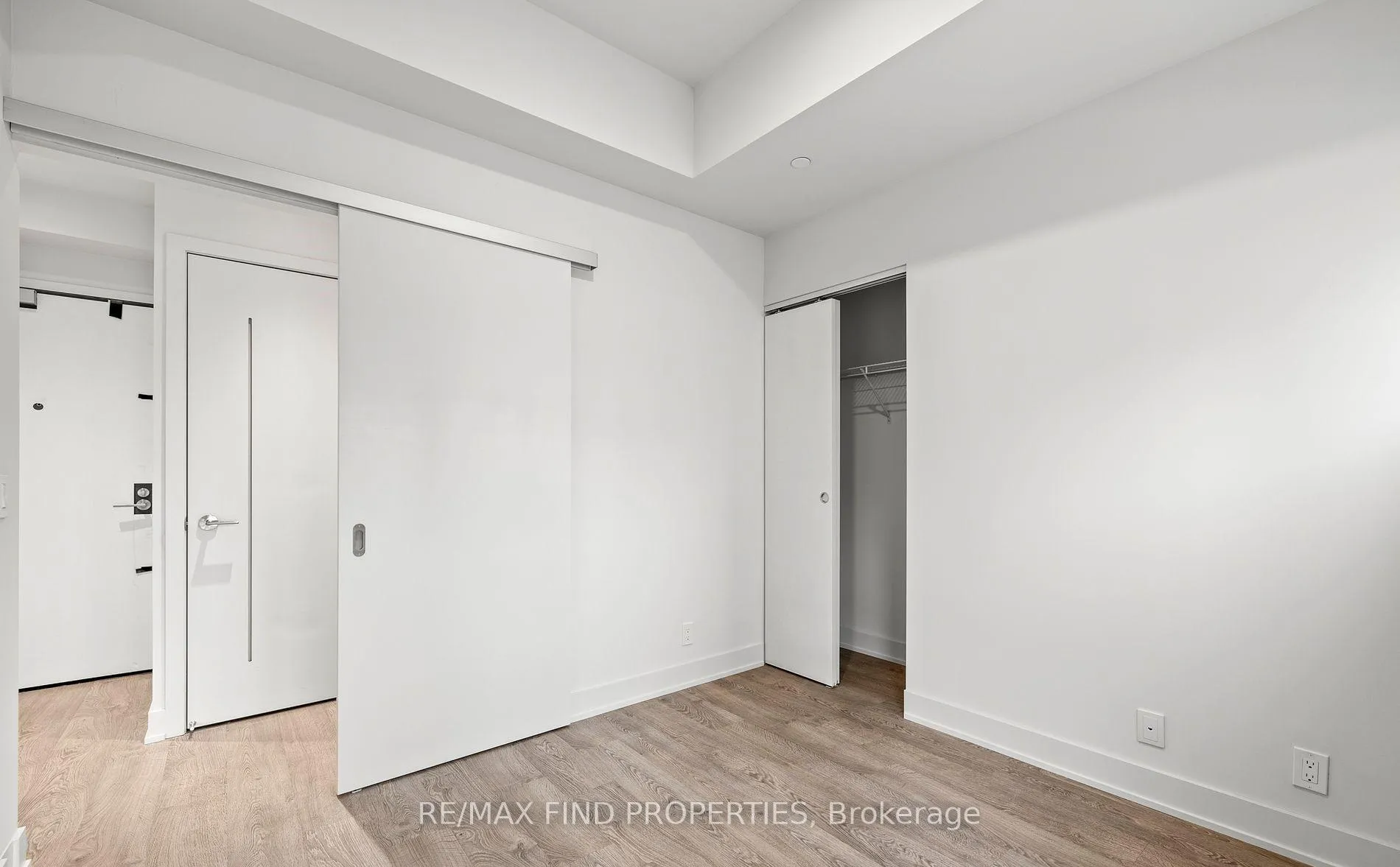 Photo 4 of Unit 501, 8 Cumberland Street, Toronto, The Annex — HOMEH
