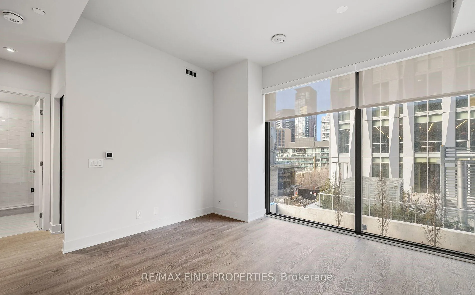 Photo 7 of Unit 501, 8 Cumberland Street, Toronto, The Annex — HOMEH