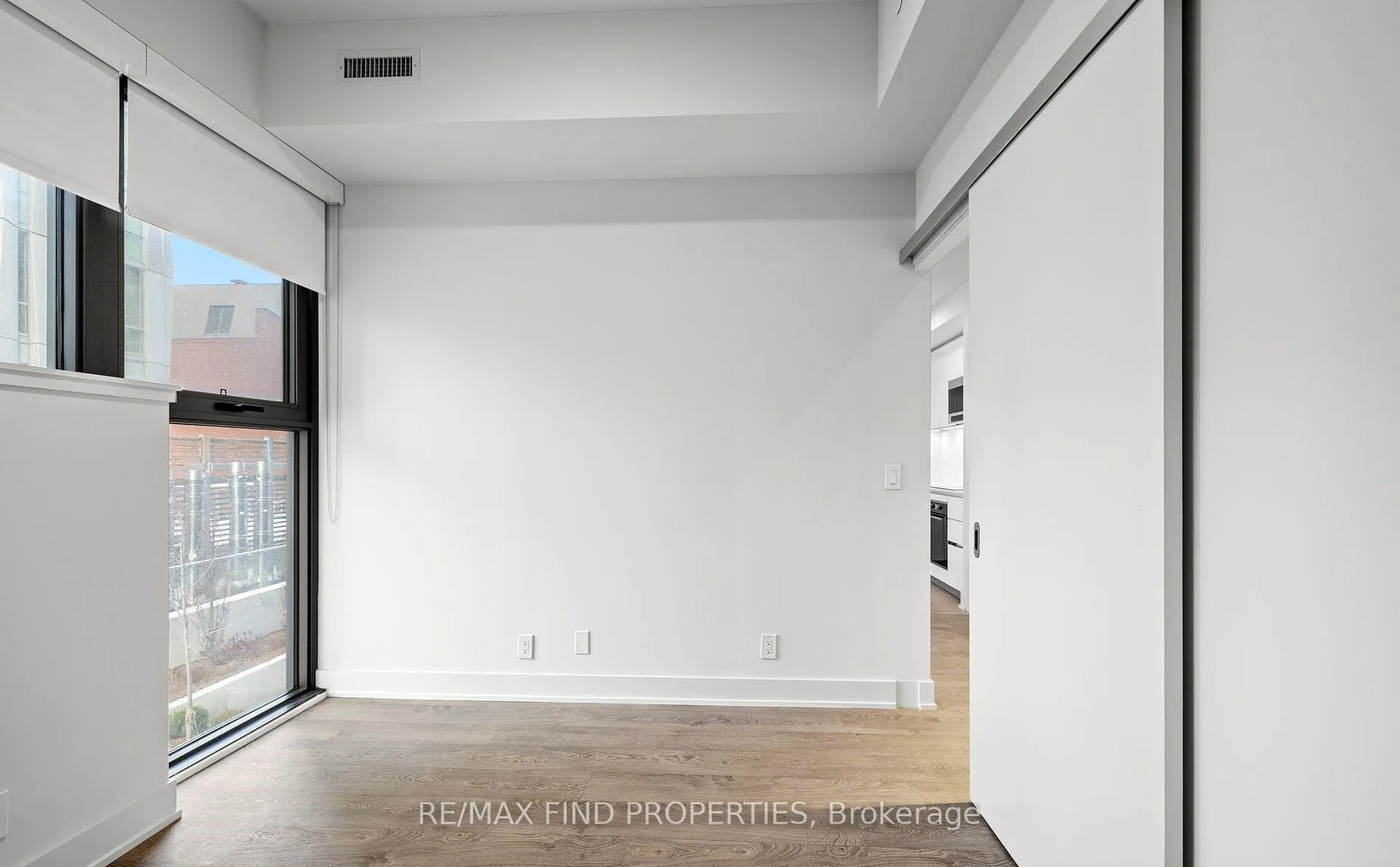Photo 8 of Unit 501, 8 Cumberland Street, Toronto, The Annex — HOMEH