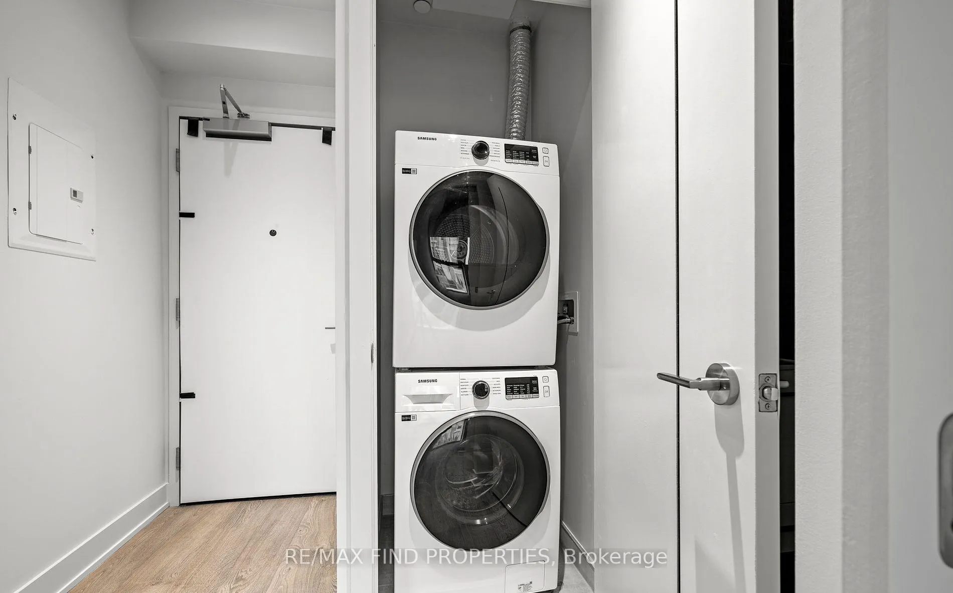Photo 11 of Unit 501, 8 Cumberland Street, Toronto, The Annex — HOMEH