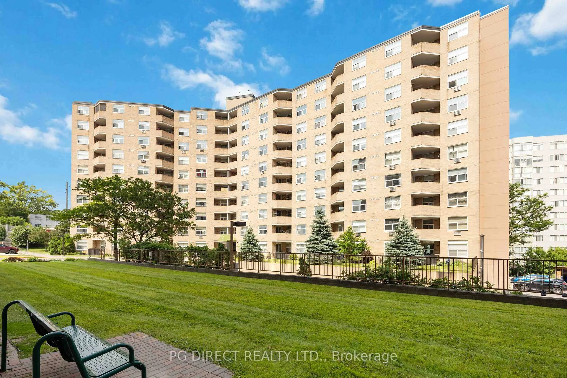 Photo 2 of Unit 407, 260 Davis Drive, Newmarket, Central Newmarket — HOMEH