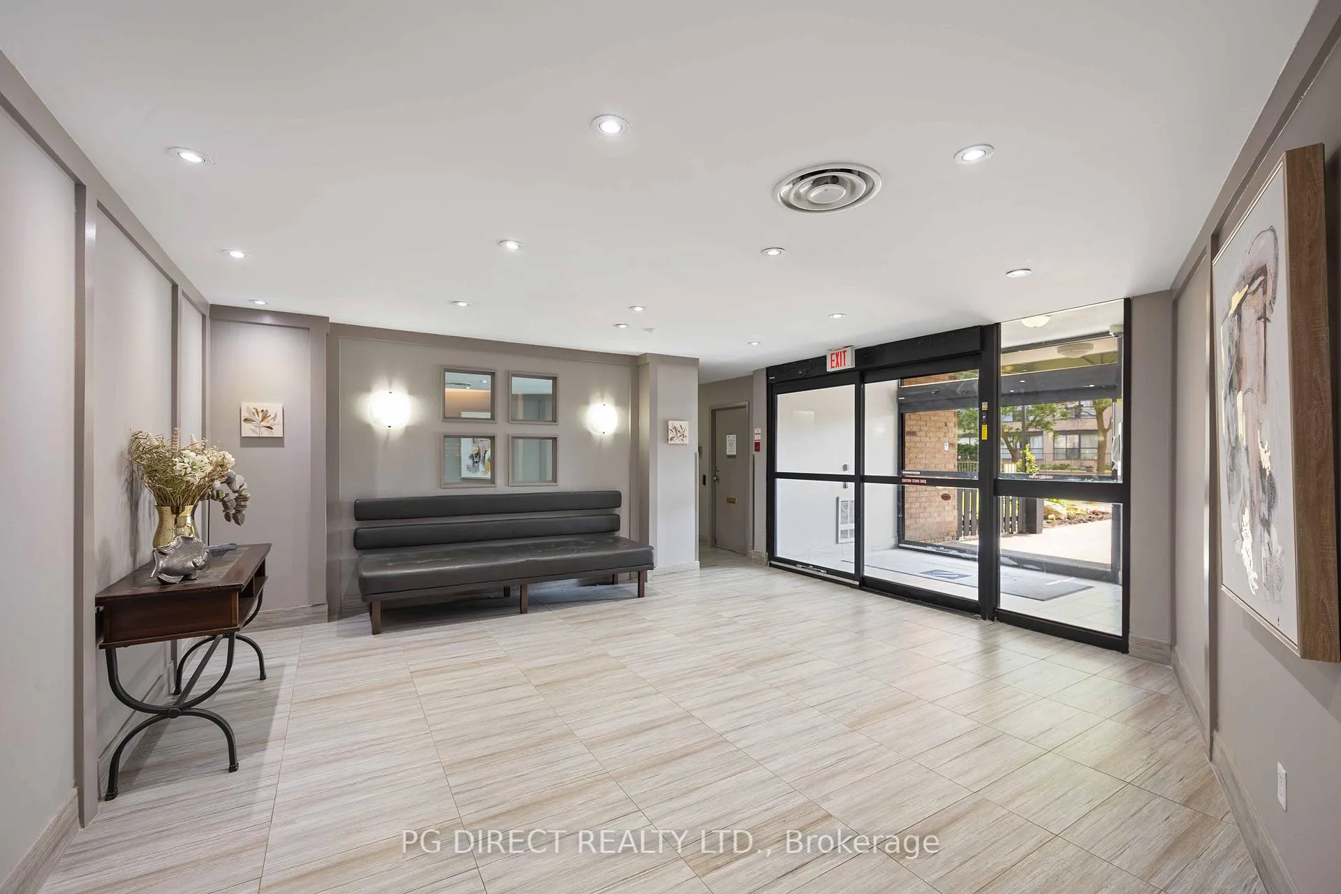 Photo 4 of Unit 407, 260 Davis Drive, Newmarket, Central Newmarket — HOMEH