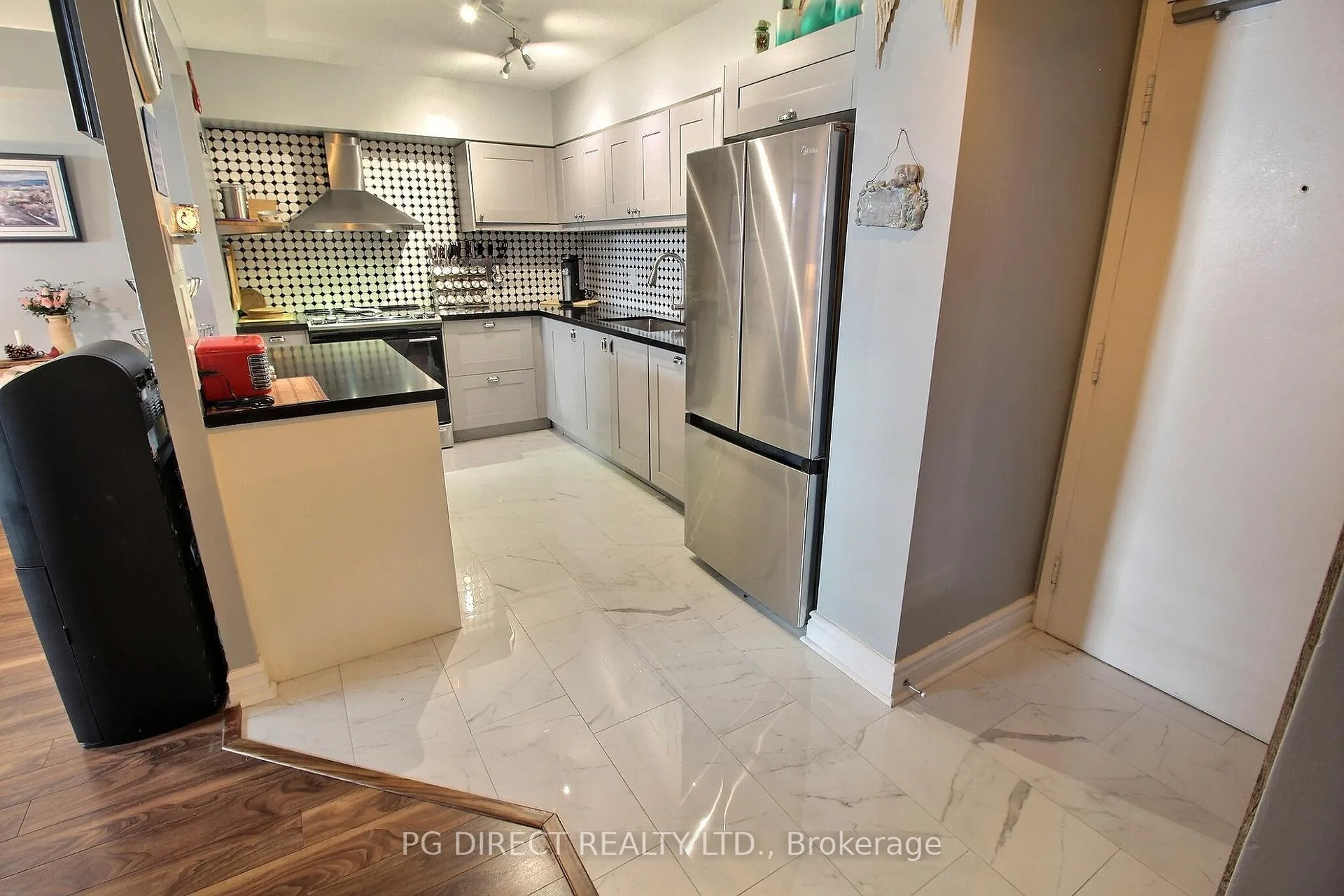 Photo 7 of Unit 407, 260 Davis Drive, Newmarket, Central Newmarket — HOMEH