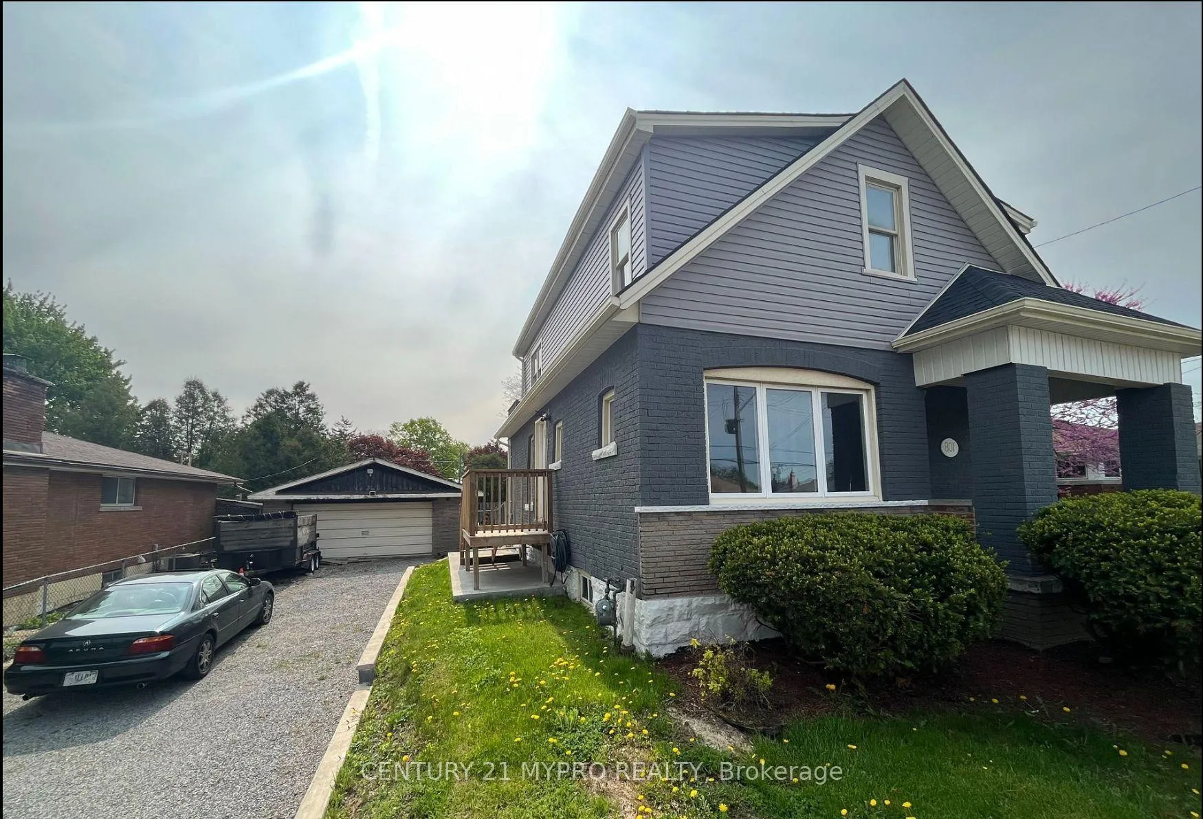 Photo 2 of 801 Upper Wellington Street, Hamilton, Hill Park — HOMEH