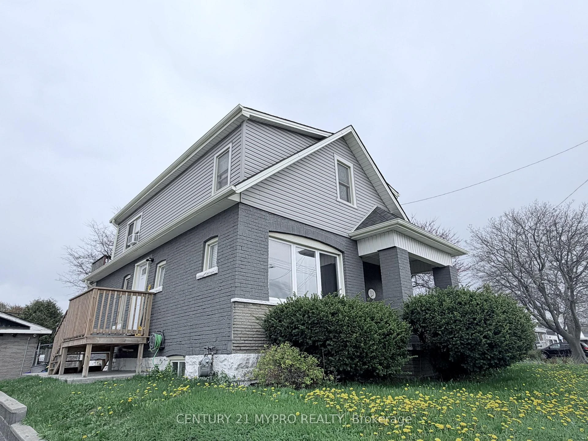 Photo 1 of 801 Upper Wellington Street, Hamilton, Hill Park — HOMEH