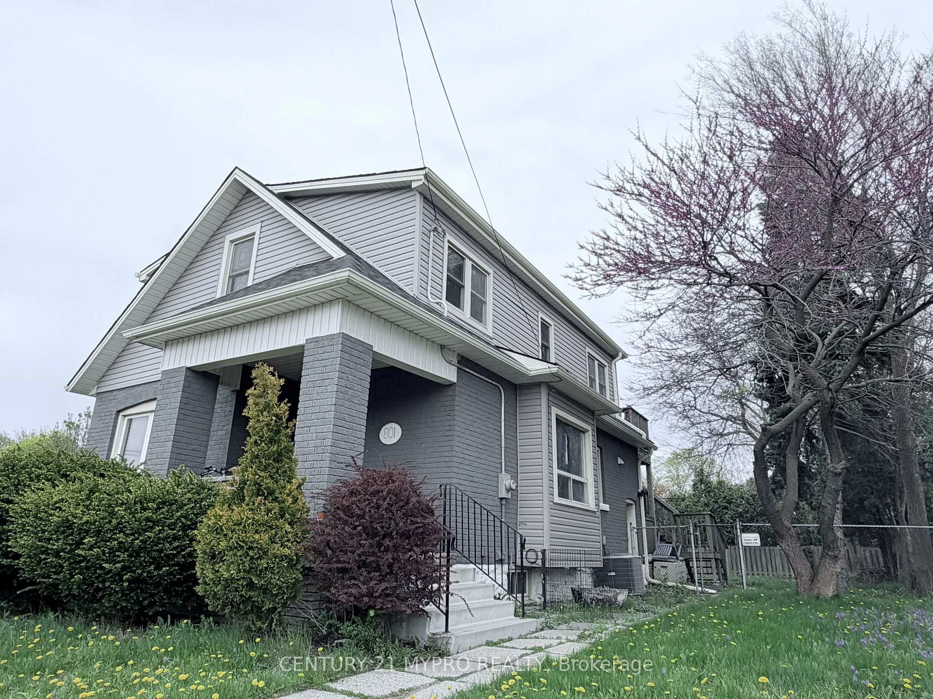 Photo 5 of 801 Upper Wellington Street, Hamilton, Hill Park — HOMEH