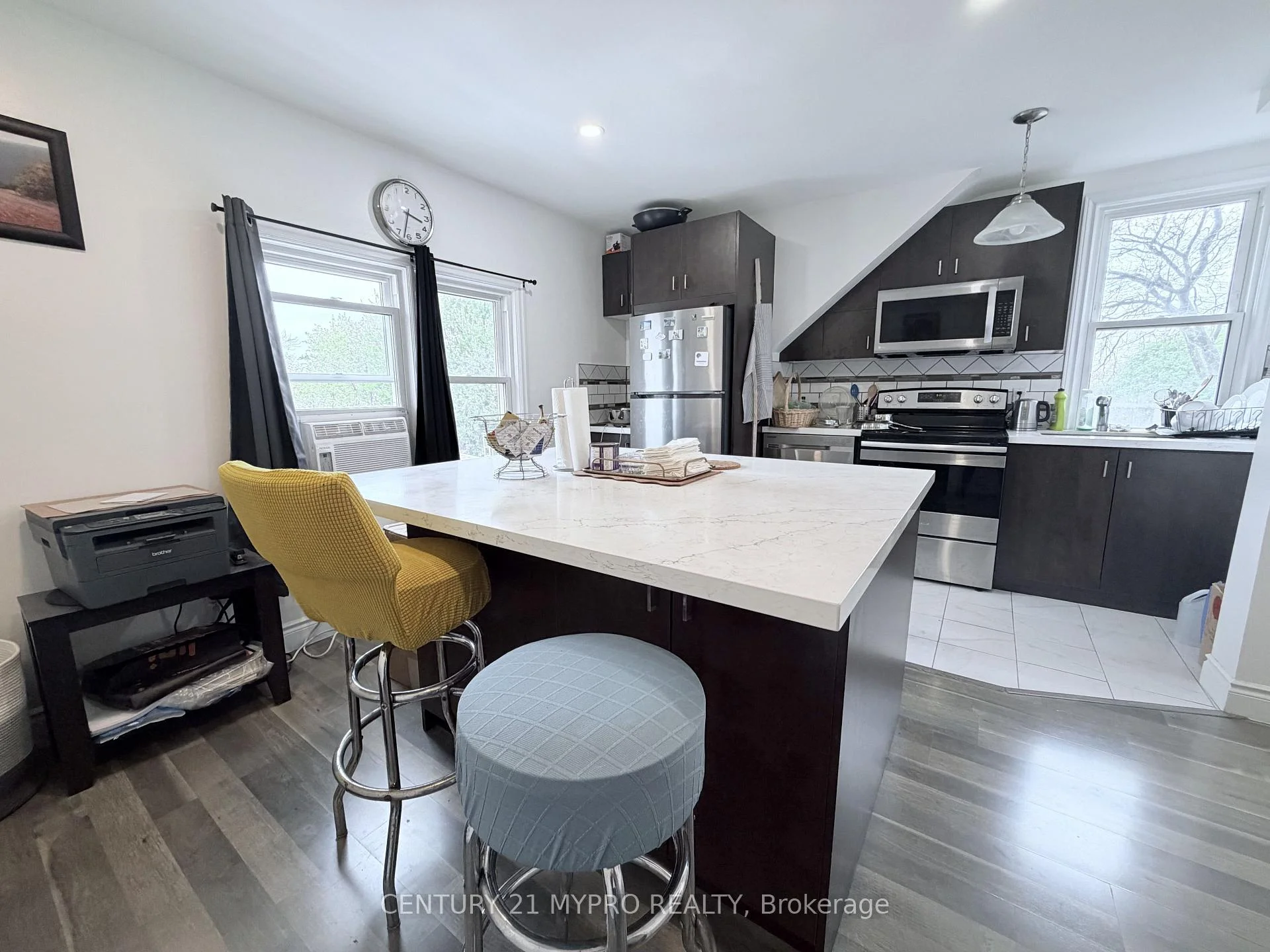 Photo 8 of 801 Upper Wellington Street, Hamilton, Hill Park — HOMEH