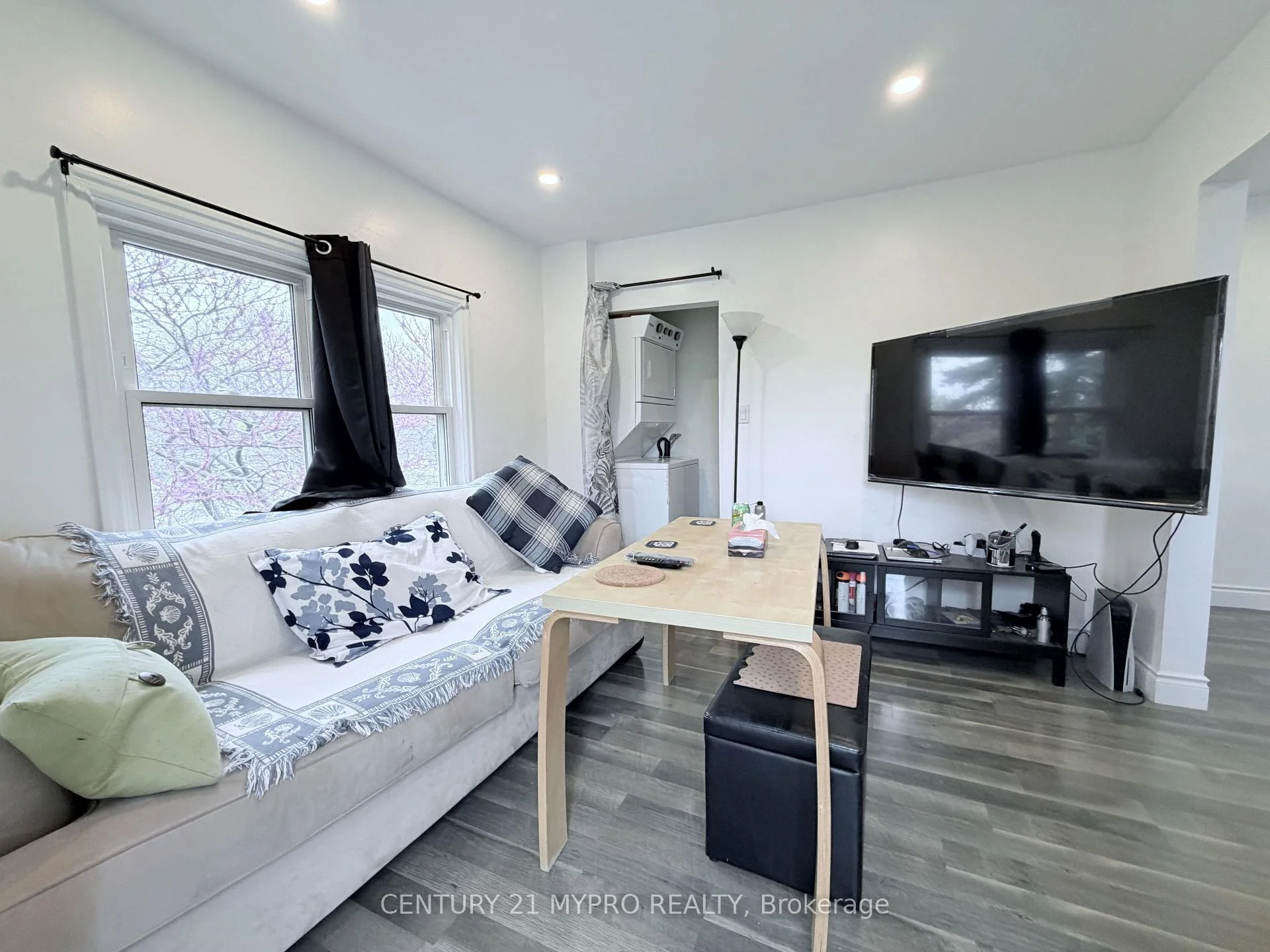 Photo 9 of 801 Upper Wellington Street, Hamilton, Hill Park — HOMEH