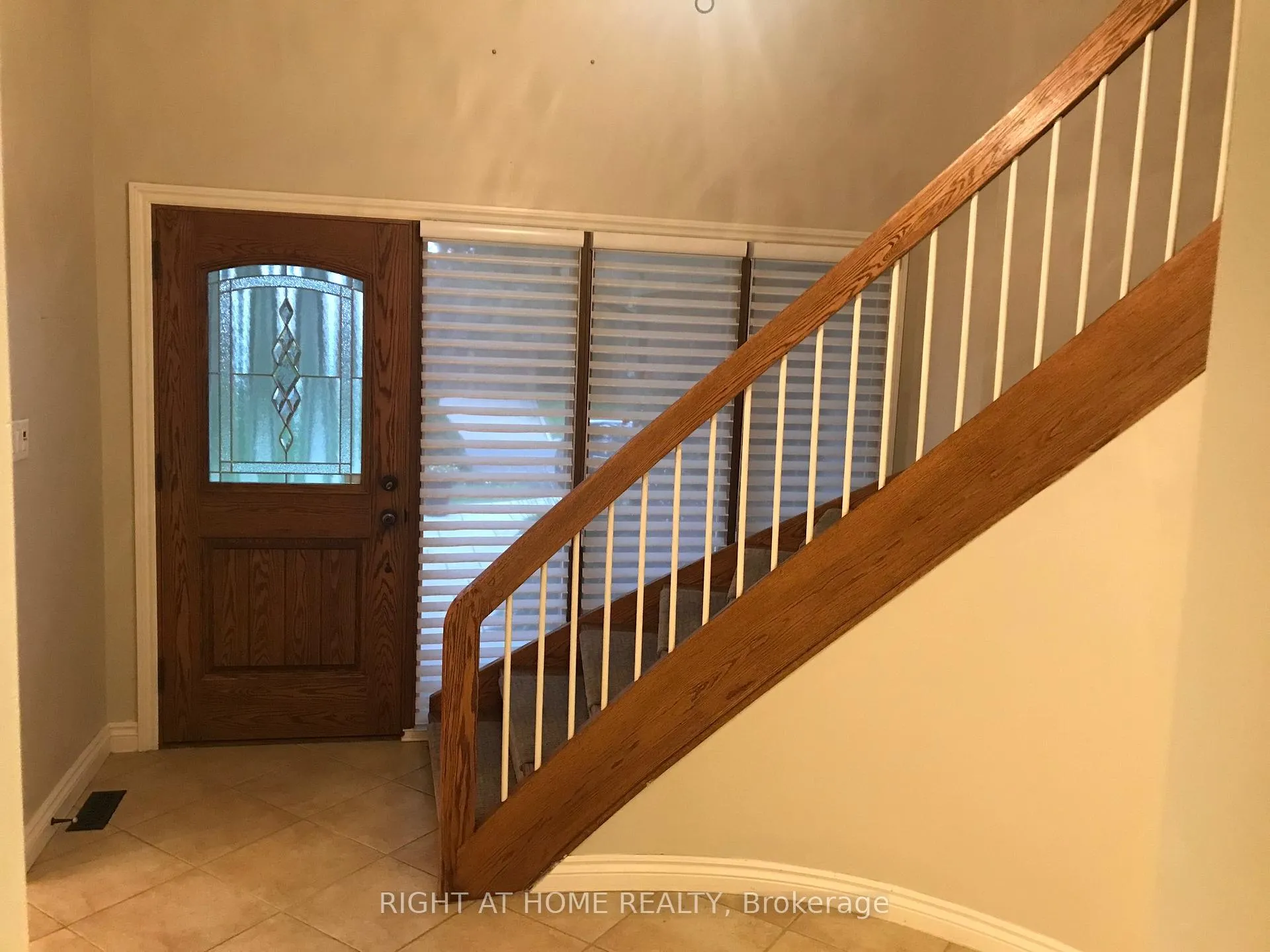 Photo 2 of 24 Vintage Lane, Markham, Thornhill — HOMEH