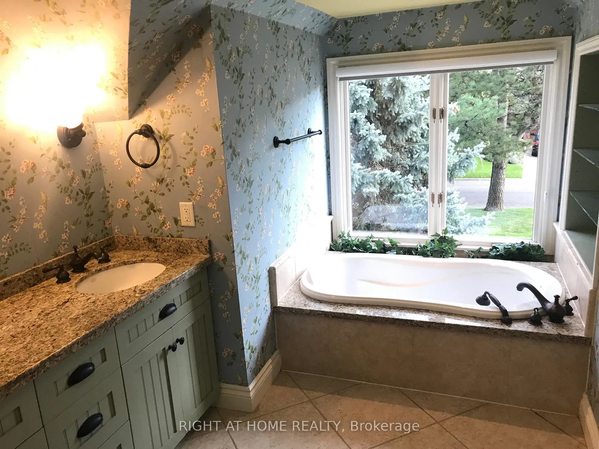 Photo 11 of 24 Vintage Lane, Markham, Thornhill — HOMEH