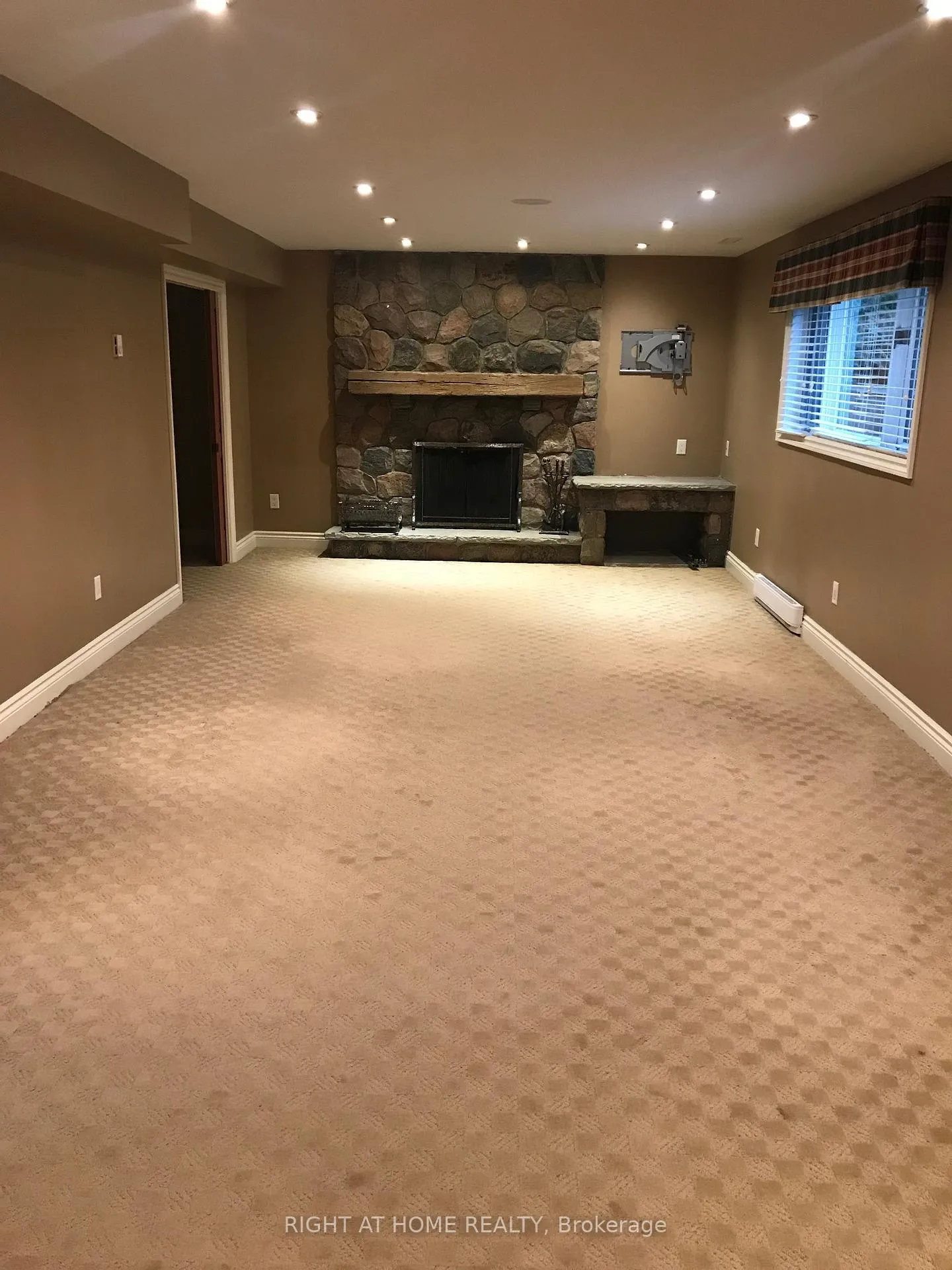 Photo 12 of 24 Vintage Lane, Markham, Thornhill — HOMEH