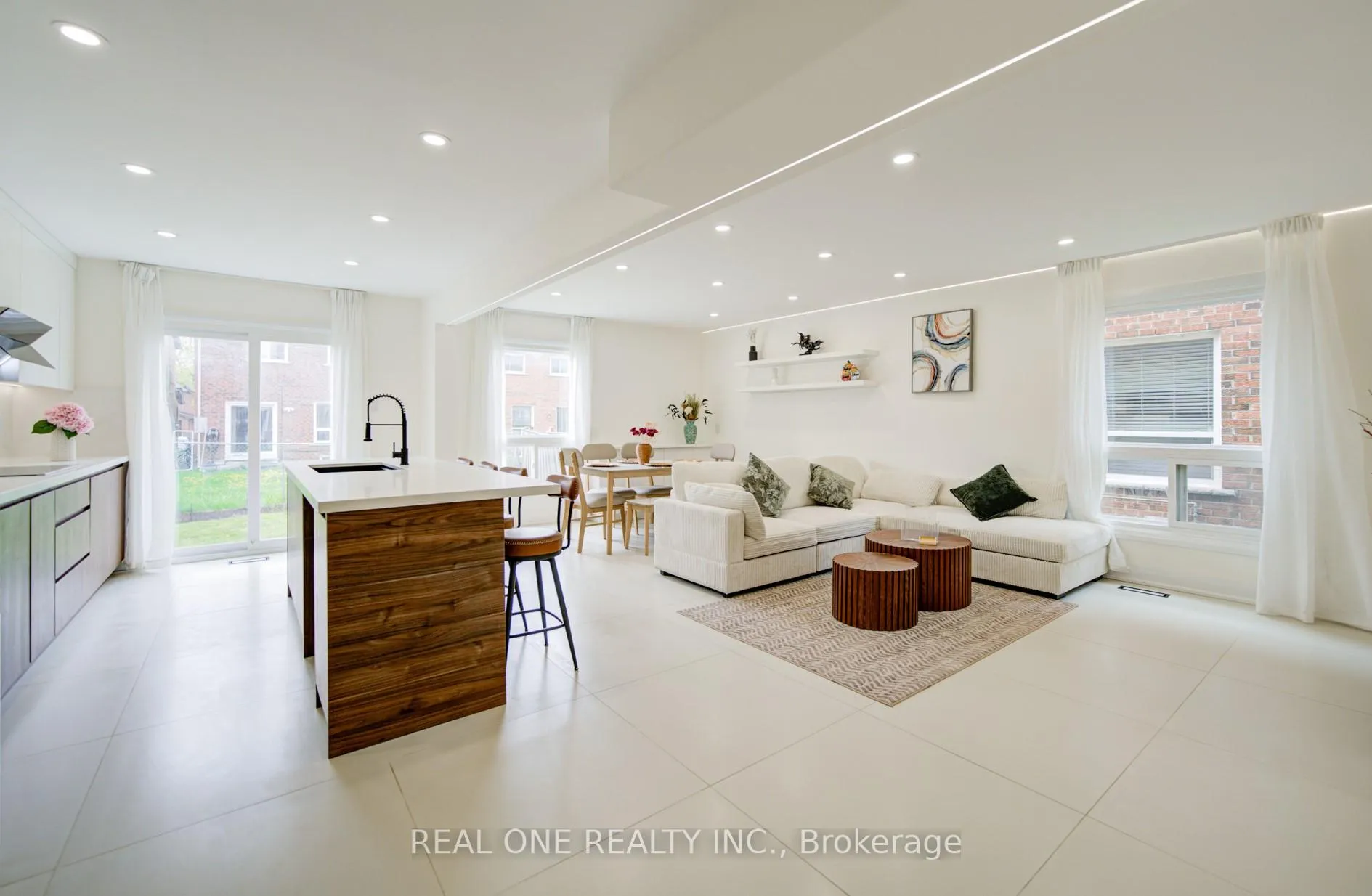 Photo 3 of 100 Kenley Crescent, Markham, Milliken Mills East — HOMEH