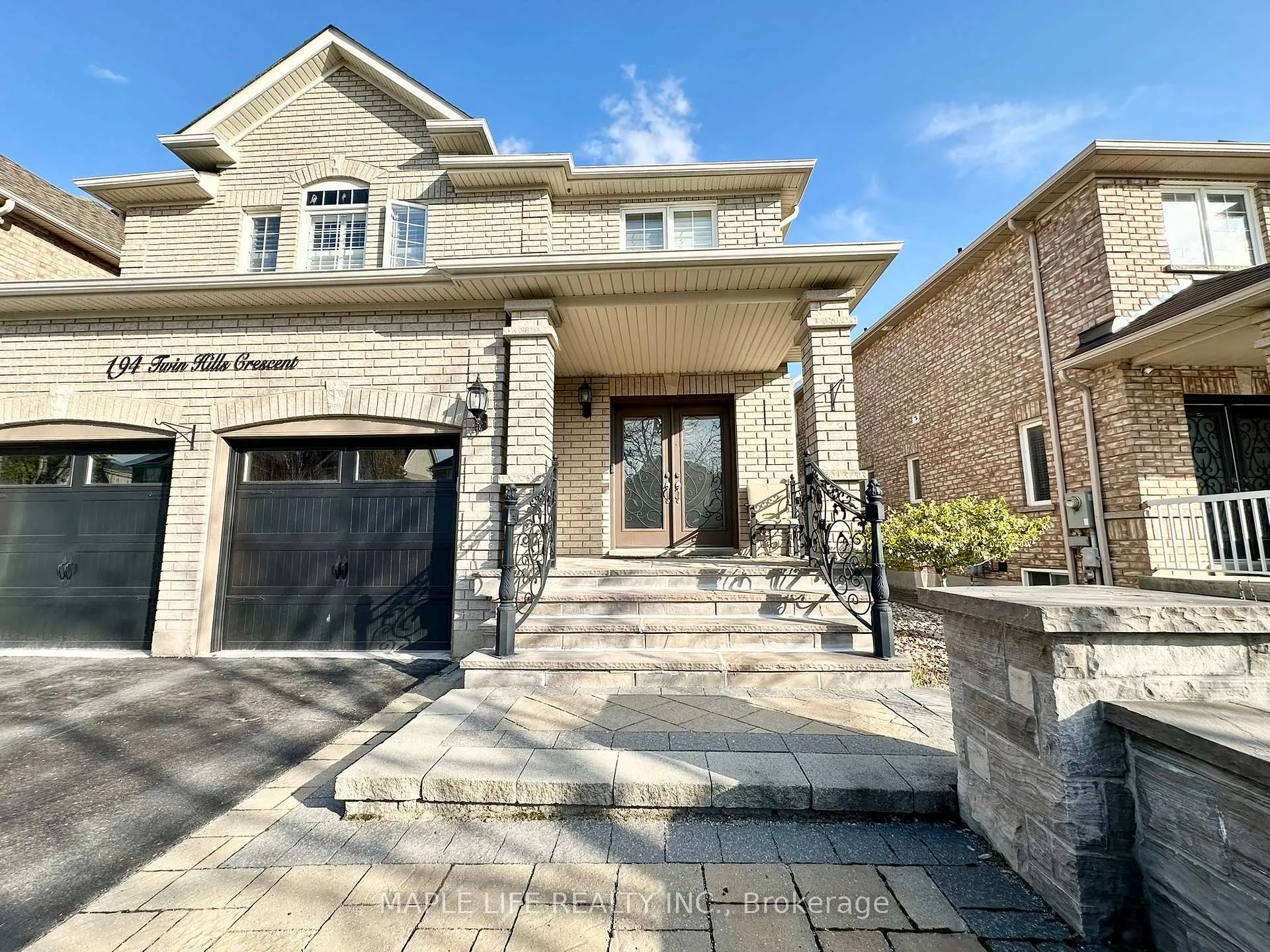 Photo 2 of 194 Twin Hills Crescent, Vaughan, Vellore Village — HOMEH