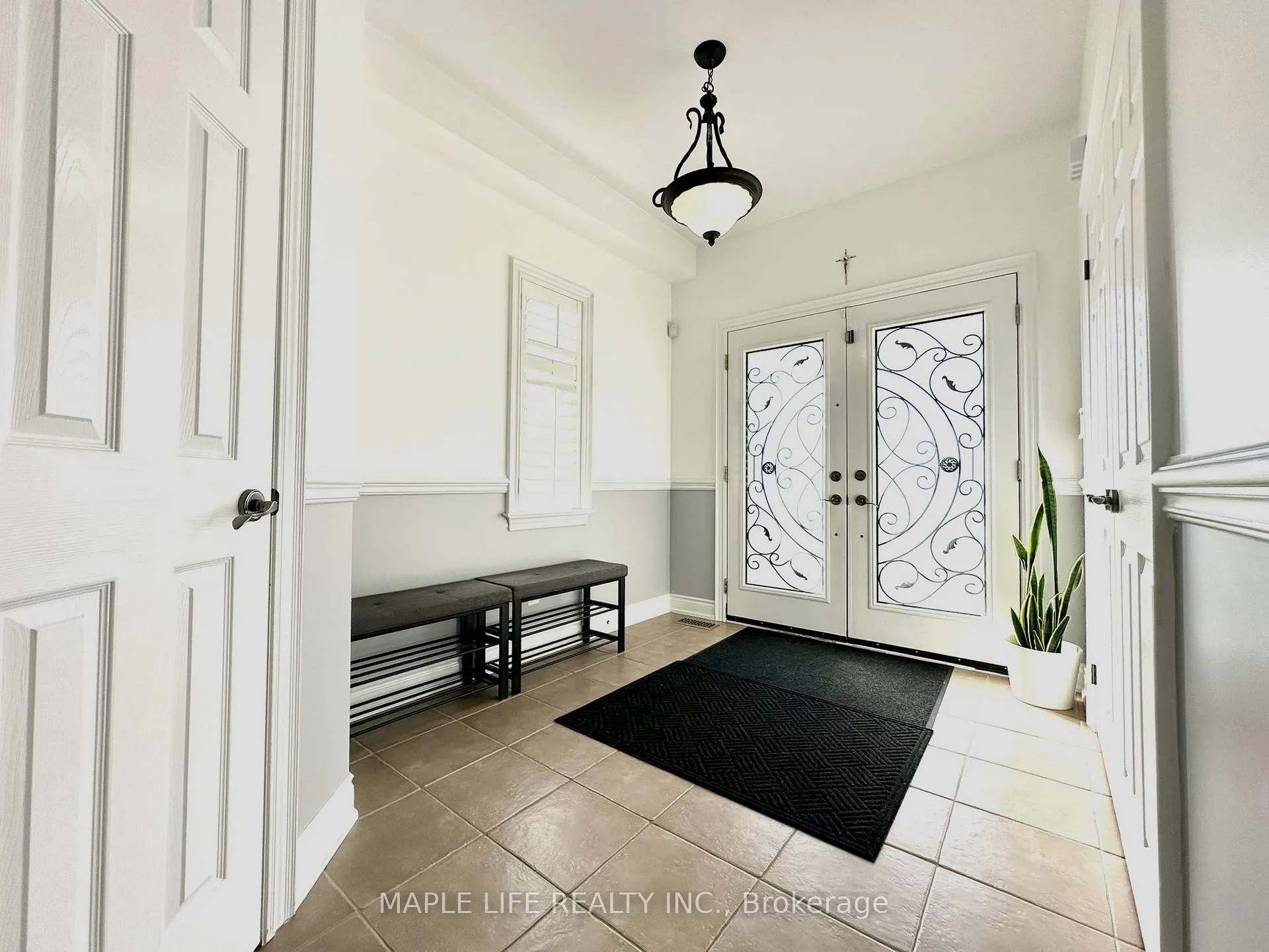 Photo 3 of 194 Twin Hills Crescent, Vaughan, Vellore Village — HOMEH