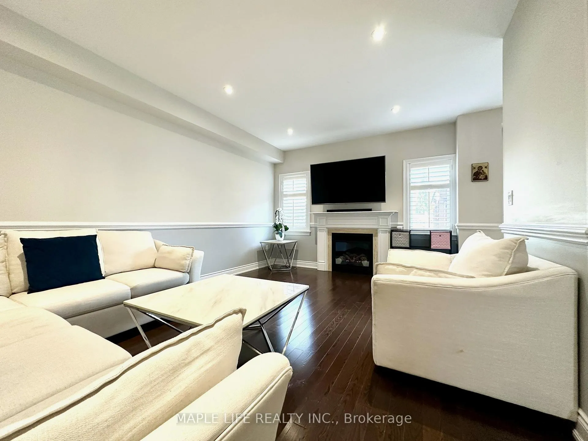 Photo 10 of 194 Twin Hills Crescent, Vaughan, Vellore Village — HOMEH