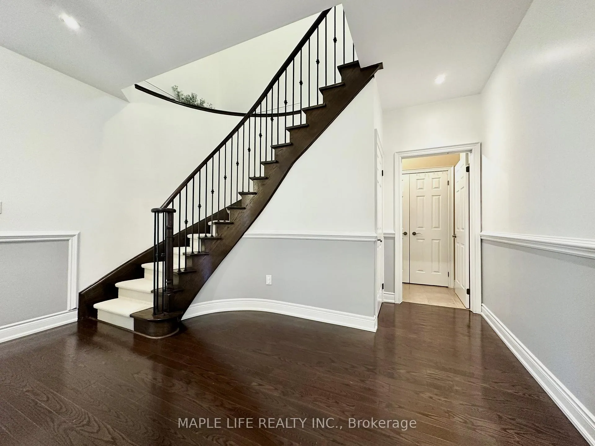 Photo 35 of 194 Twin Hills Crescent, Vaughan, Vellore Village — HOMEH