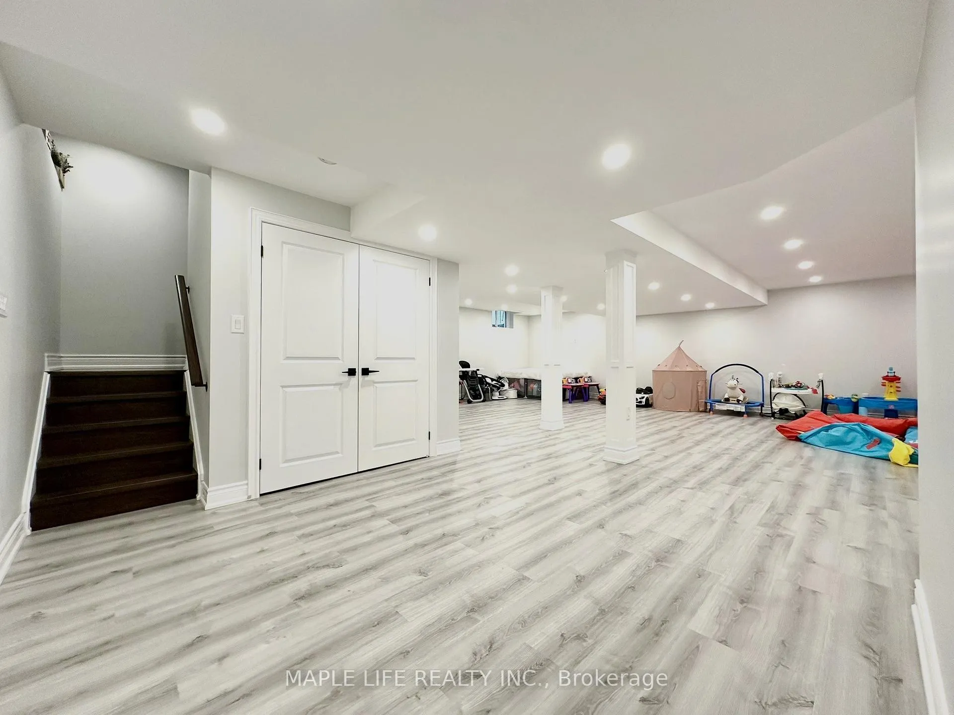 Photo 39 of 194 Twin Hills Crescent, Vaughan, Vellore Village — HOMEH
