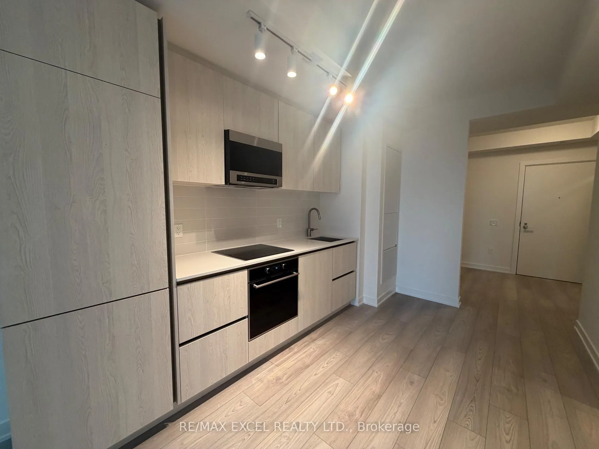 Photo 2 of Unit 2203S, 110 Broadway Avenue, Toronto, Mount Pleasant West — HOMEH