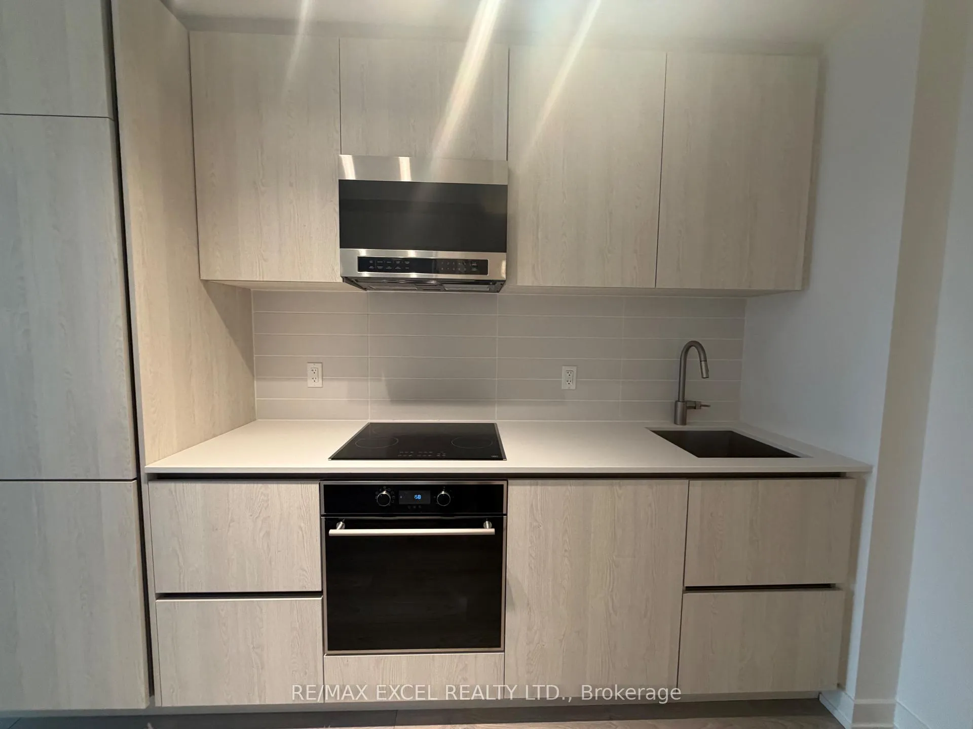 Photo 3 of Unit 2203S, 110 Broadway Avenue, Toronto, Mount Pleasant West — HOMEH