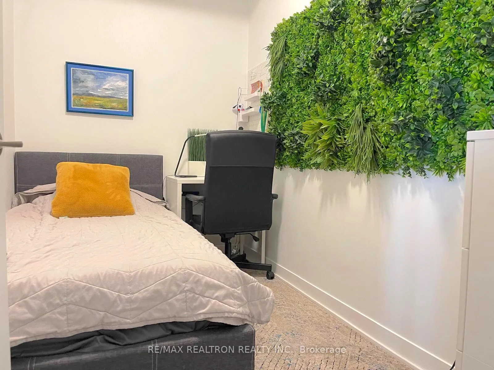 Photo 8 of Unit 804, 185 Alberta Avenue, Toronto, Oakwood Village — HOMEH