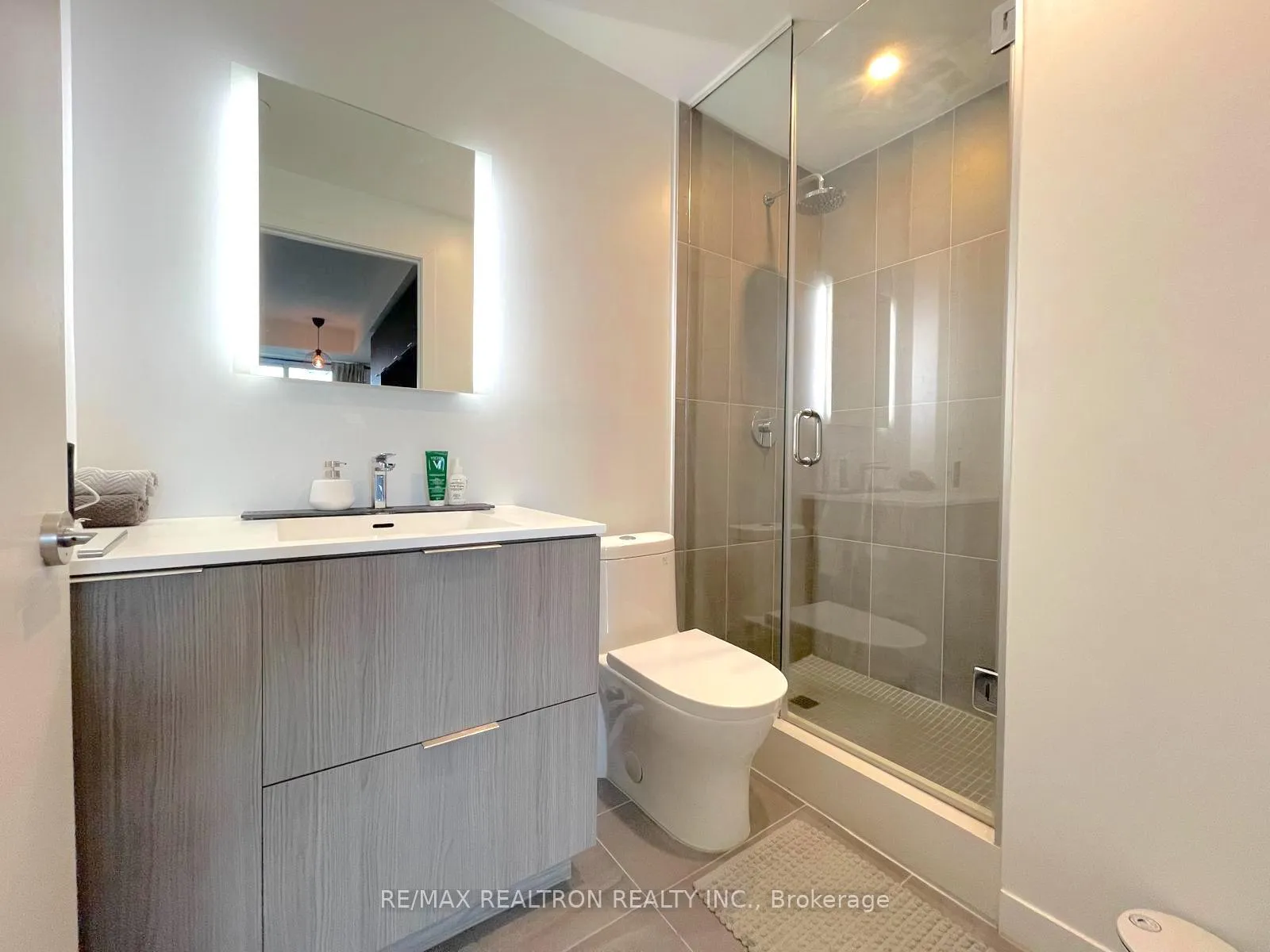Photo 9 of Unit 804, 185 Alberta Avenue, Toronto, Oakwood Village — HOMEH