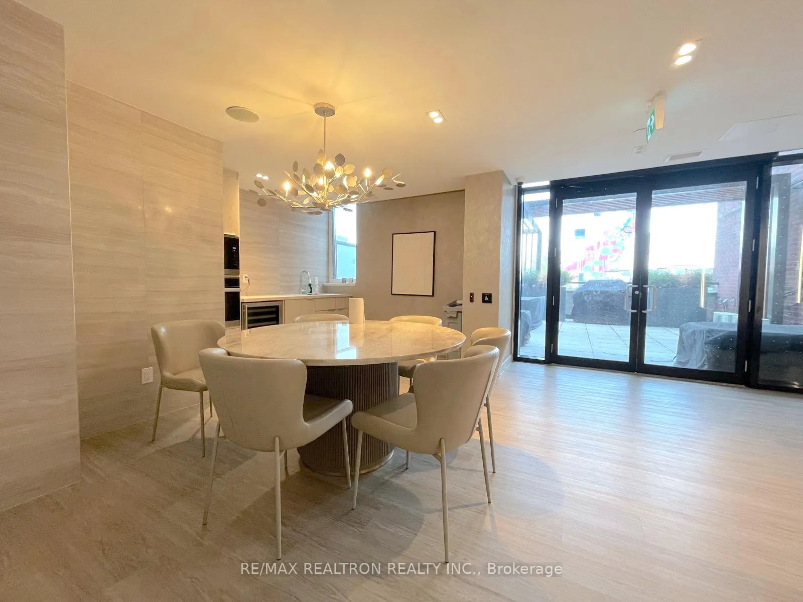Photo 22 of Unit 804, 185 Alberta Avenue, Toronto, Oakwood Village — HOMEH