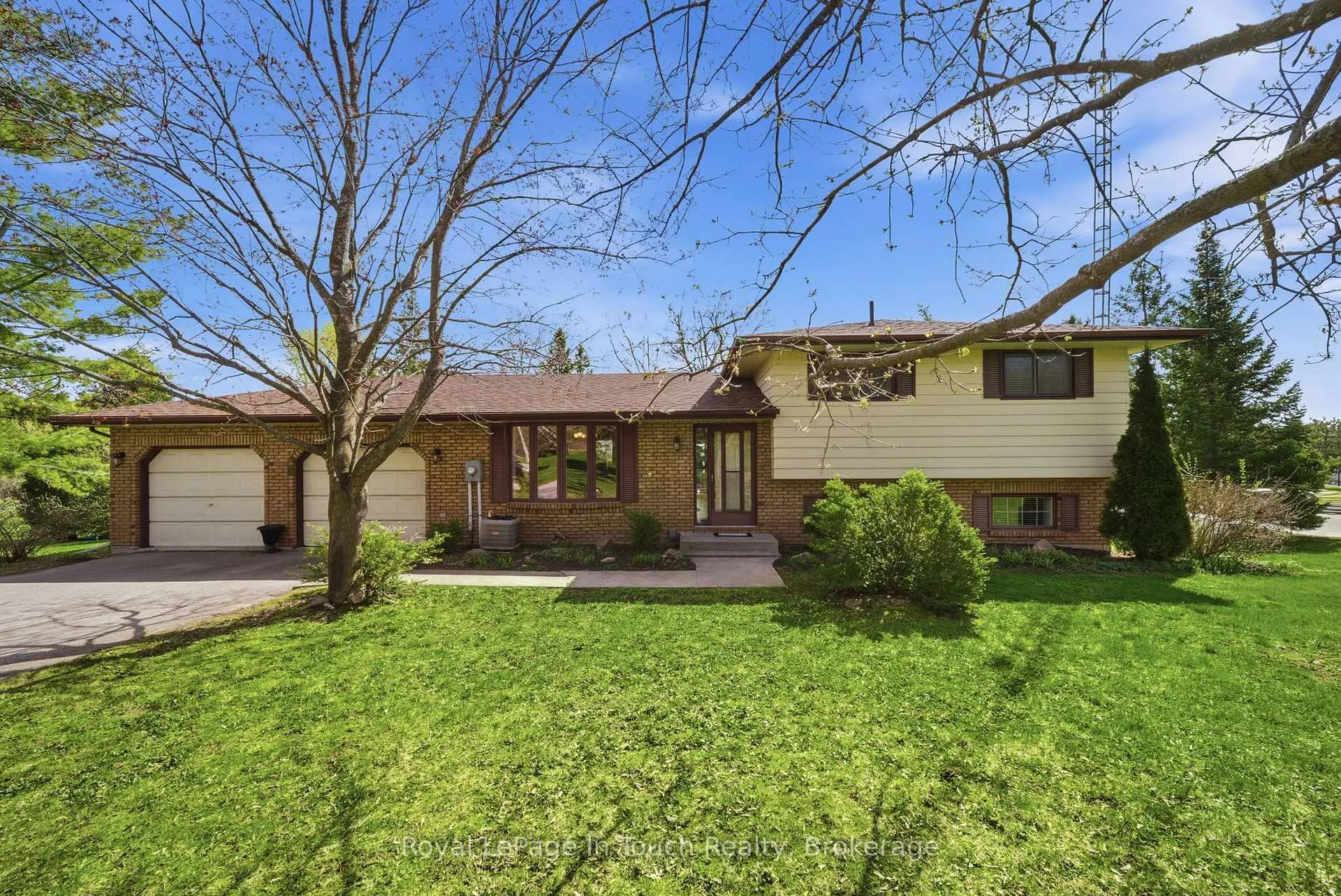 Photo 1 of 23 Wispi Shore Road, Kawartha Lakes, Lindsay — HOMEH