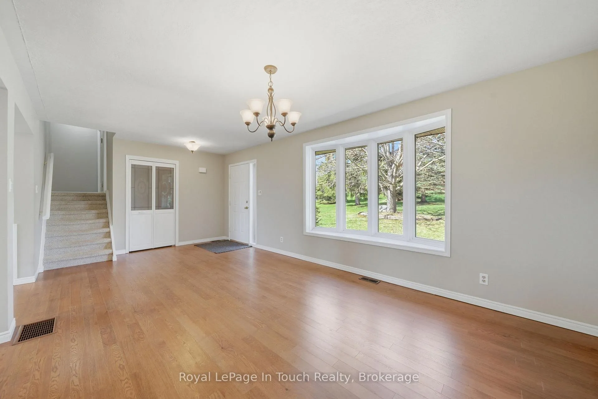Photo 14 of 23 Wispi Shore Road, Kawartha Lakes, Lindsay — HOMEH