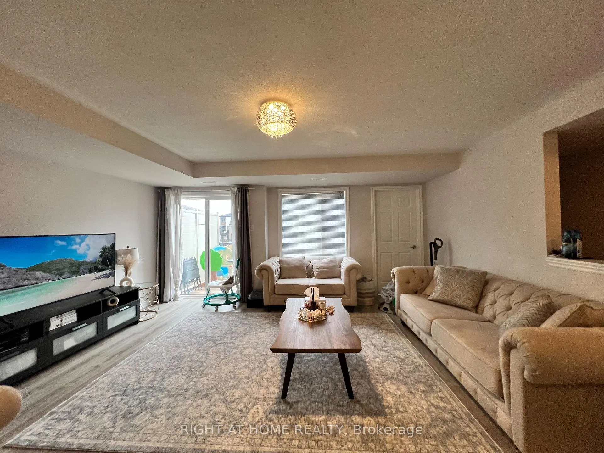 Photo 3 of 905 Nautilus Private, Ottawa, Kanata - Emerald Meadows/Trailwest — HOMEH