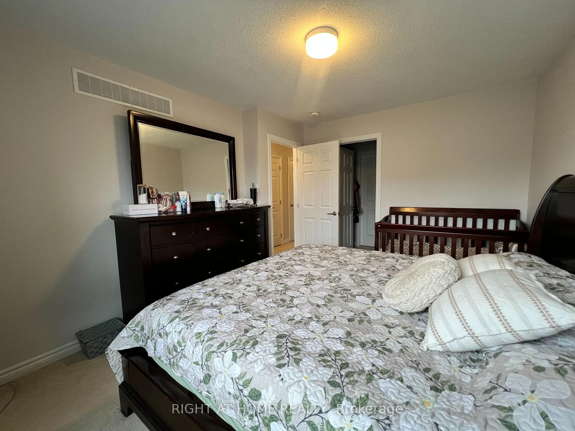 Photo 10 of 905 Nautilus Private, Ottawa, Kanata - Emerald Meadows/Trailwest — HOMEH
