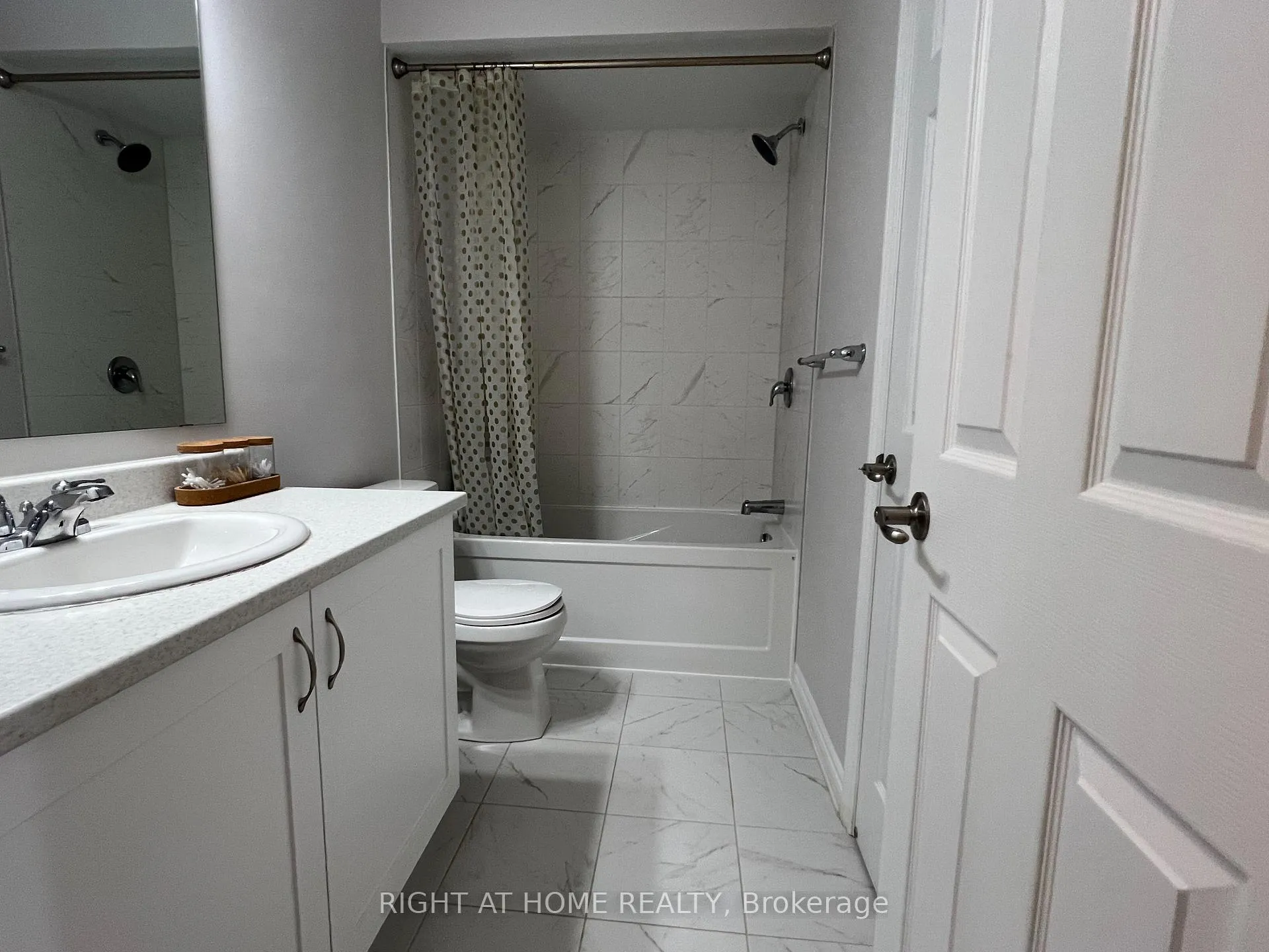 Photo 12 of 905 Nautilus Private, Ottawa, Kanata - Emerald Meadows/Trailwest — HOMEH
