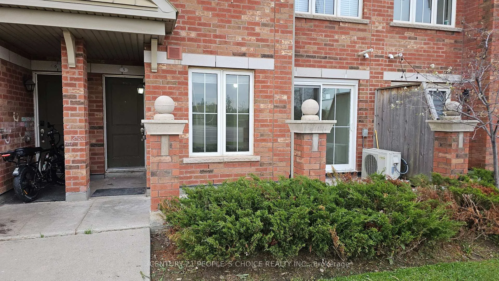 Photo 2 of Unit #5, 2500 Post Road, Oakville, River Oaks — HOMEH