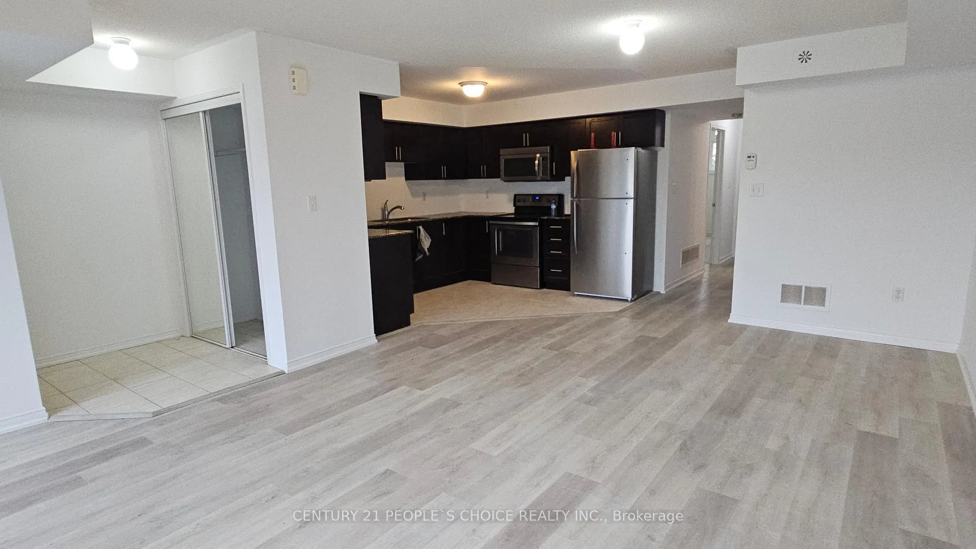 Photo 5 of Unit #5, 2500 Post Road, Oakville, River Oaks — HOMEH