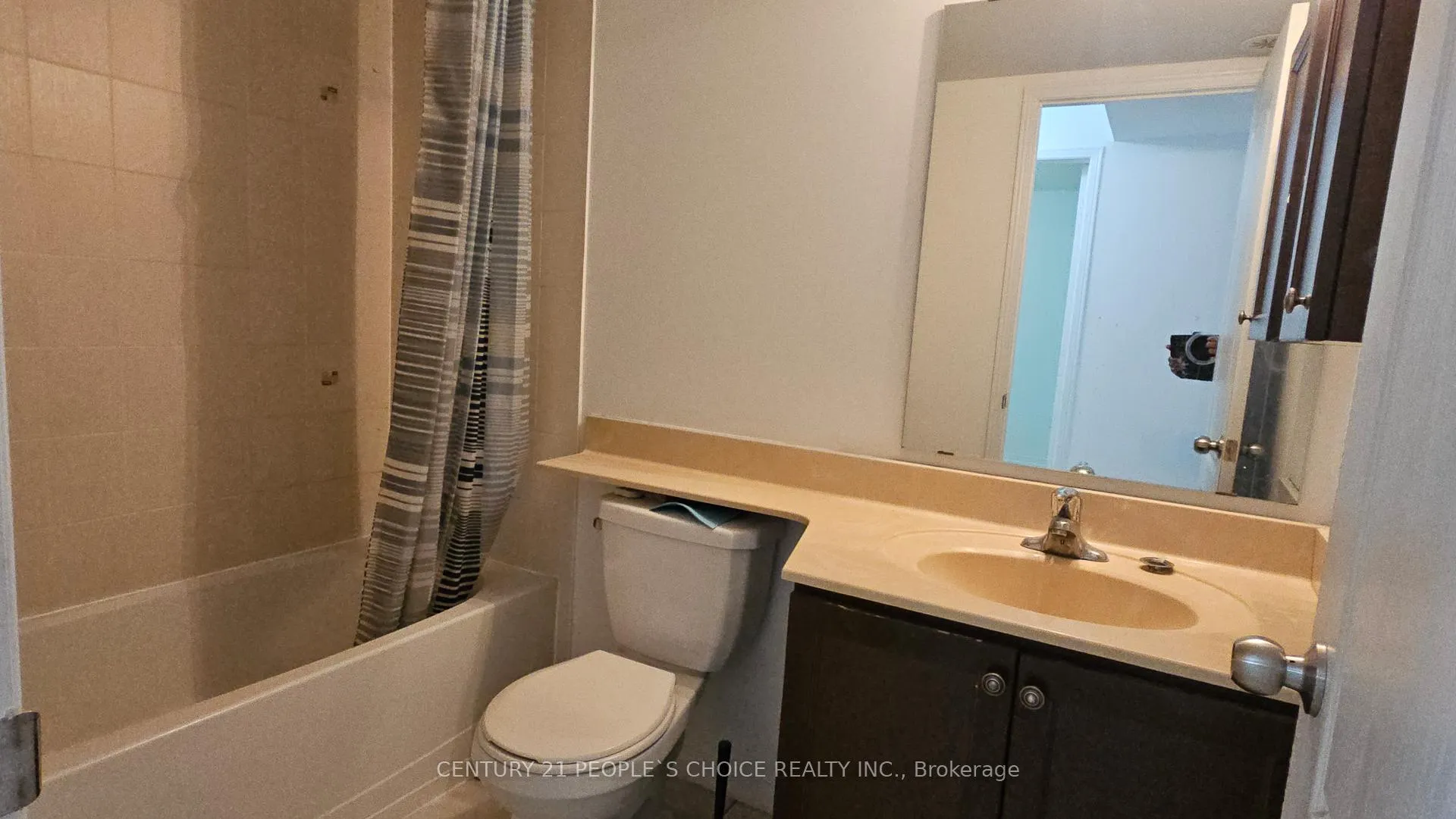 Photo 7 of Unit #5, 2500 Post Road, Oakville, River Oaks — HOMEH