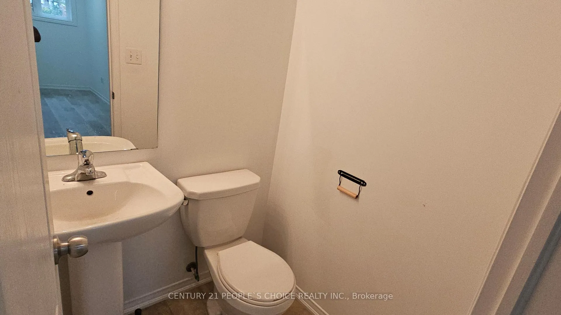 Photo 12 of Unit #5, 2500 Post Road, Oakville, River Oaks — HOMEH