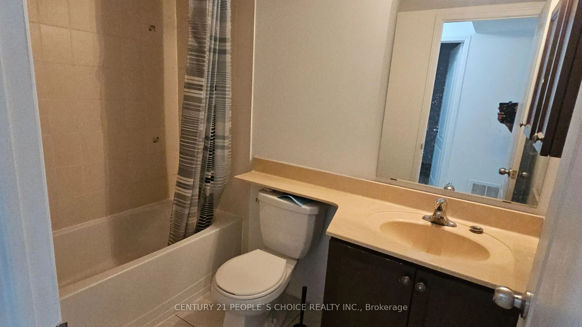 Photo 15 of Unit #5, 2500 Post Road, Oakville, River Oaks — HOMEH