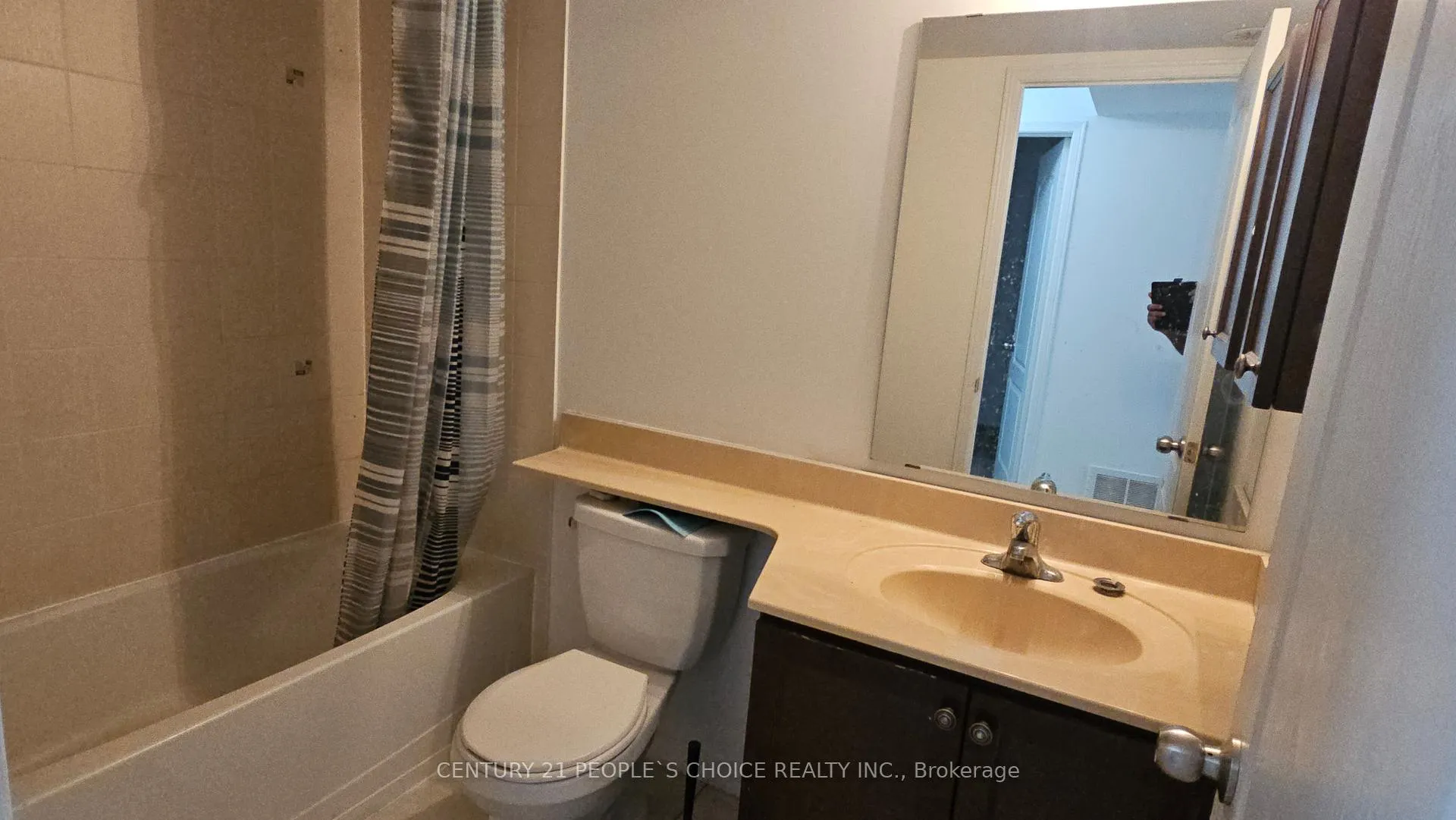 Photo 16 of Unit #5, 2500 Post Road, Oakville, River Oaks — HOMEH