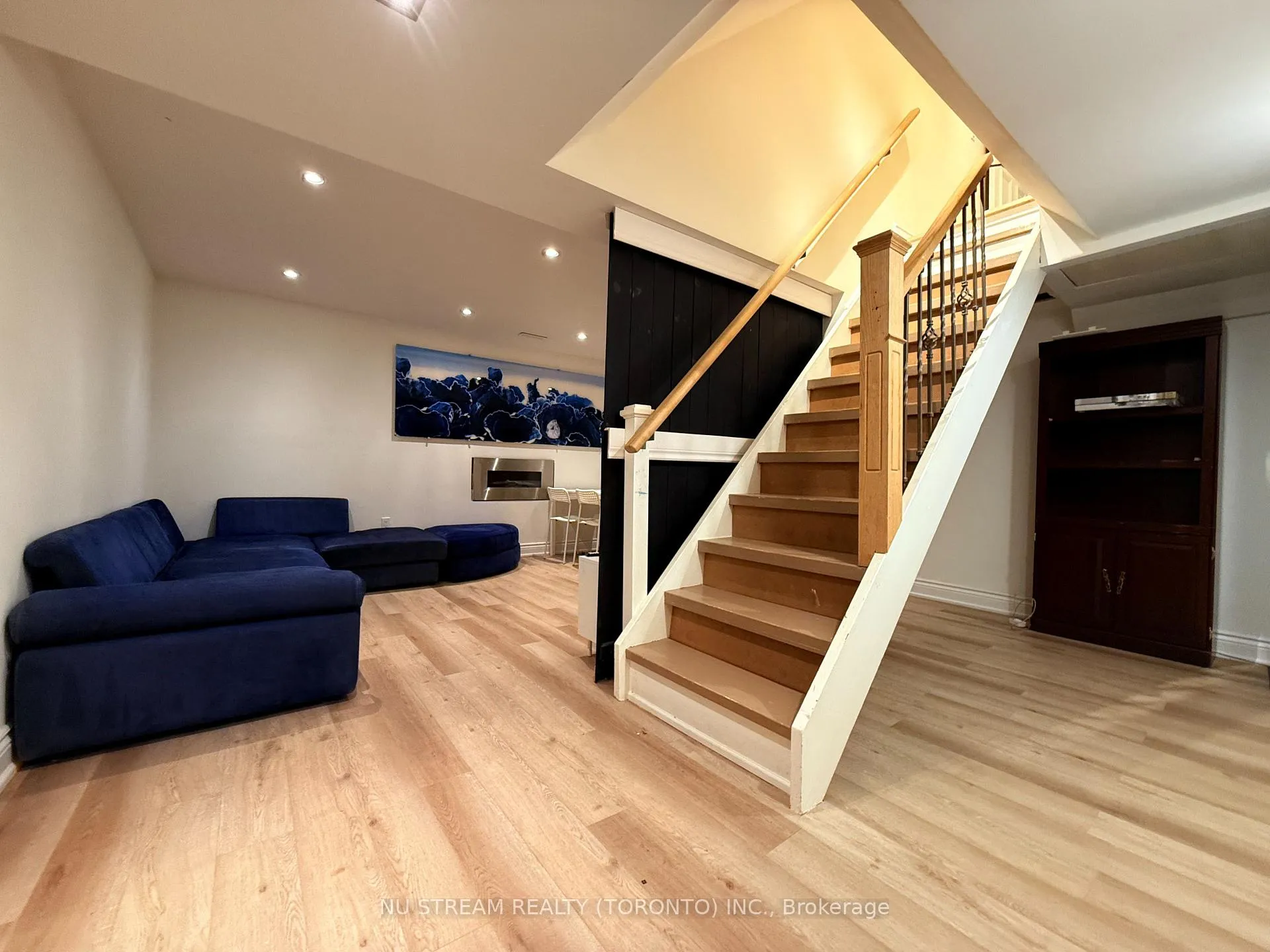 Photo 4 of 45 Henricks Road, Markham, Aileen-Willowbrook — HOMEH