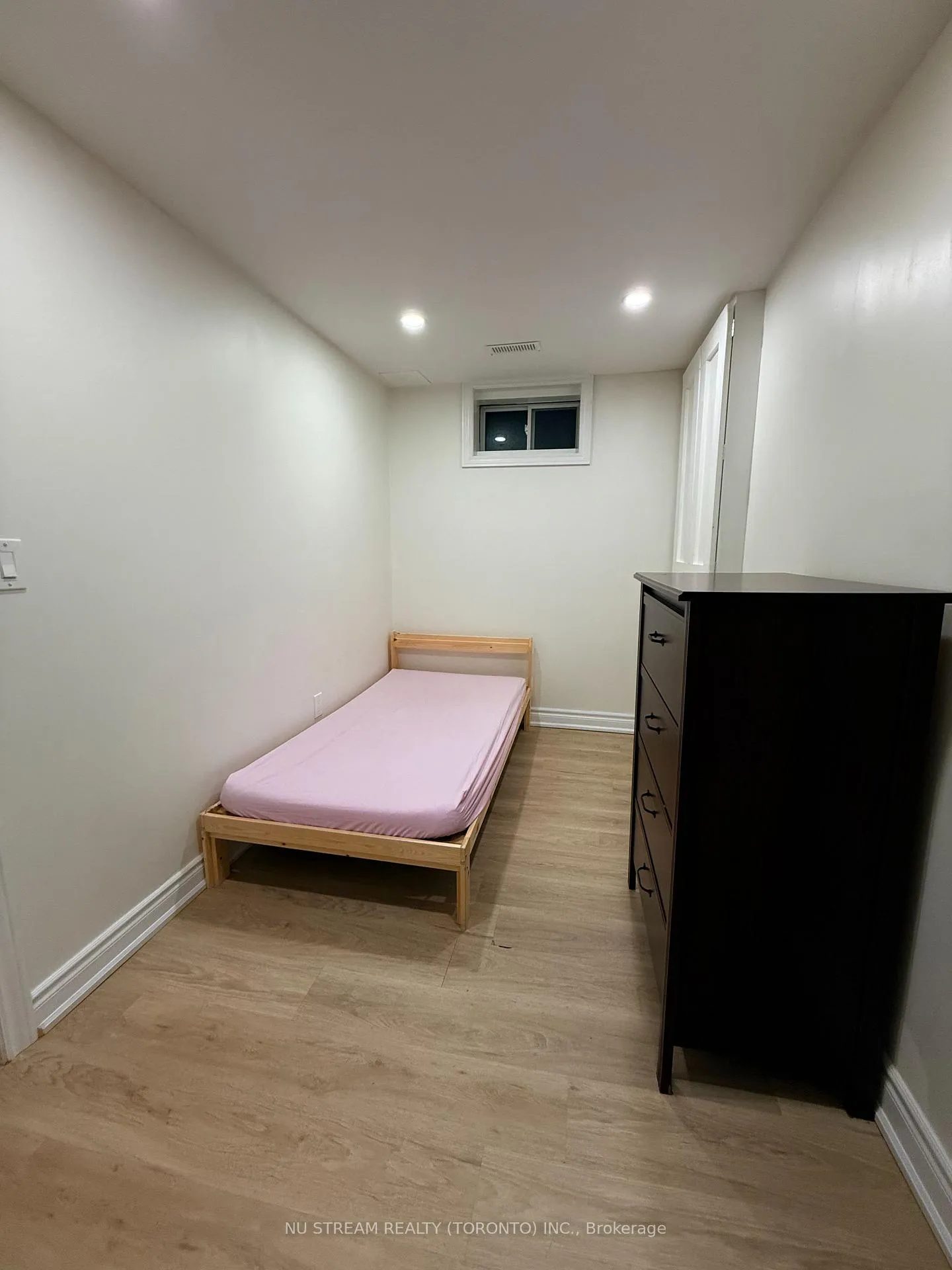 Photo 8 of 45 Henricks Road, Markham, Aileen-Willowbrook — HOMEH