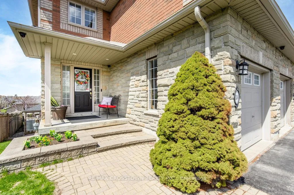 Photo 4 of 324 Cundles Road E, Barrie, Little Lake — HOMEH