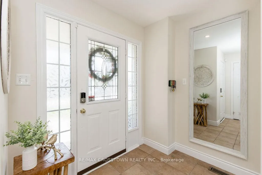 Photo 5 of 324 Cundles Road E, Barrie, Little Lake — HOMEH